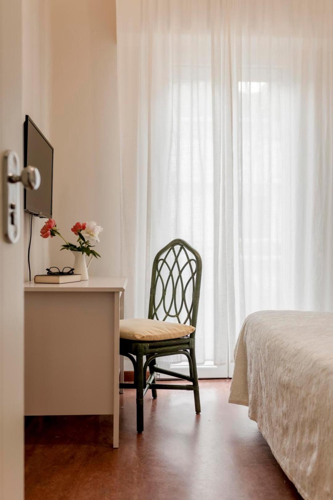 Double Room - Photo 5