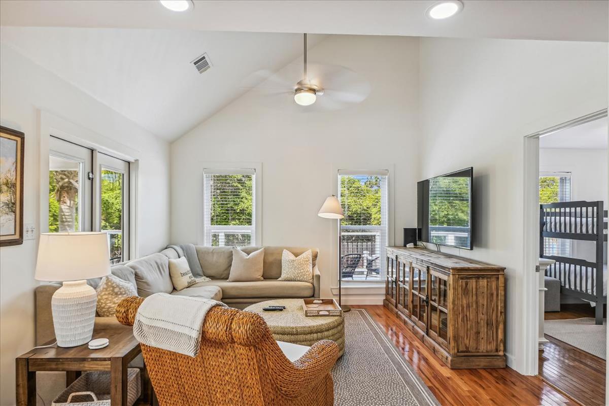 Five-Bedroom House photo 1