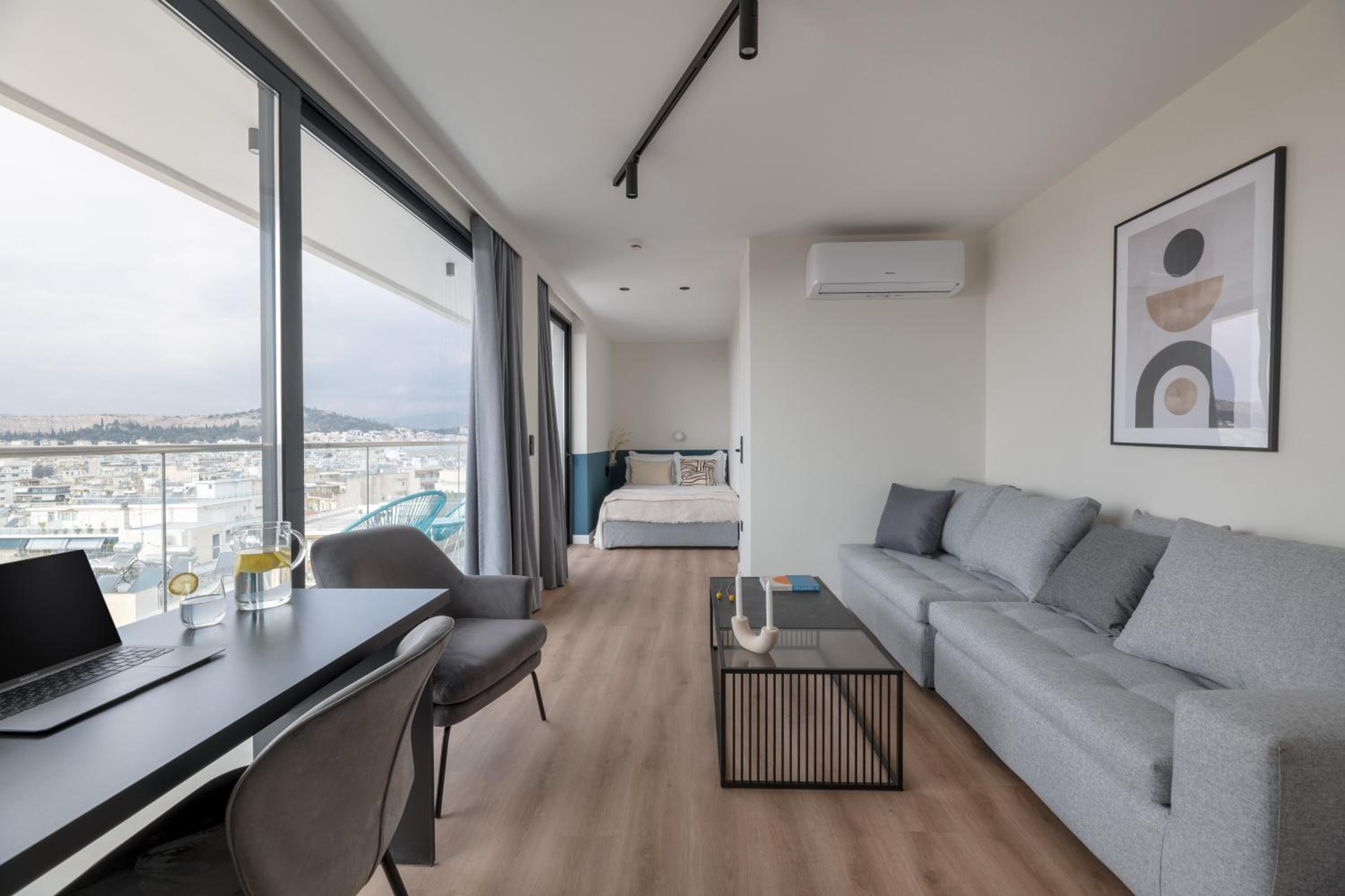 Apartment with Balcony photo 1