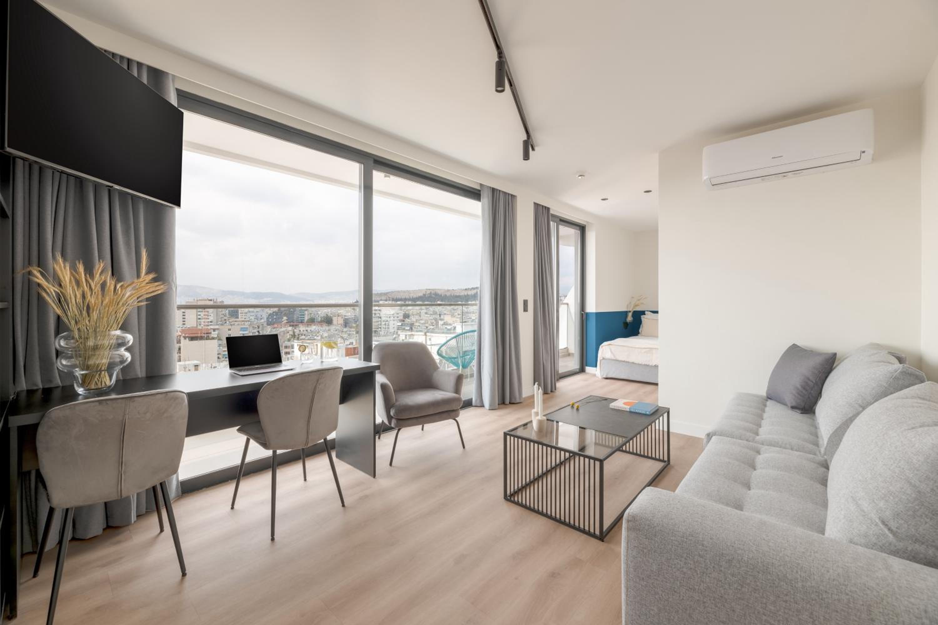 Apartment with Balcony photo 2