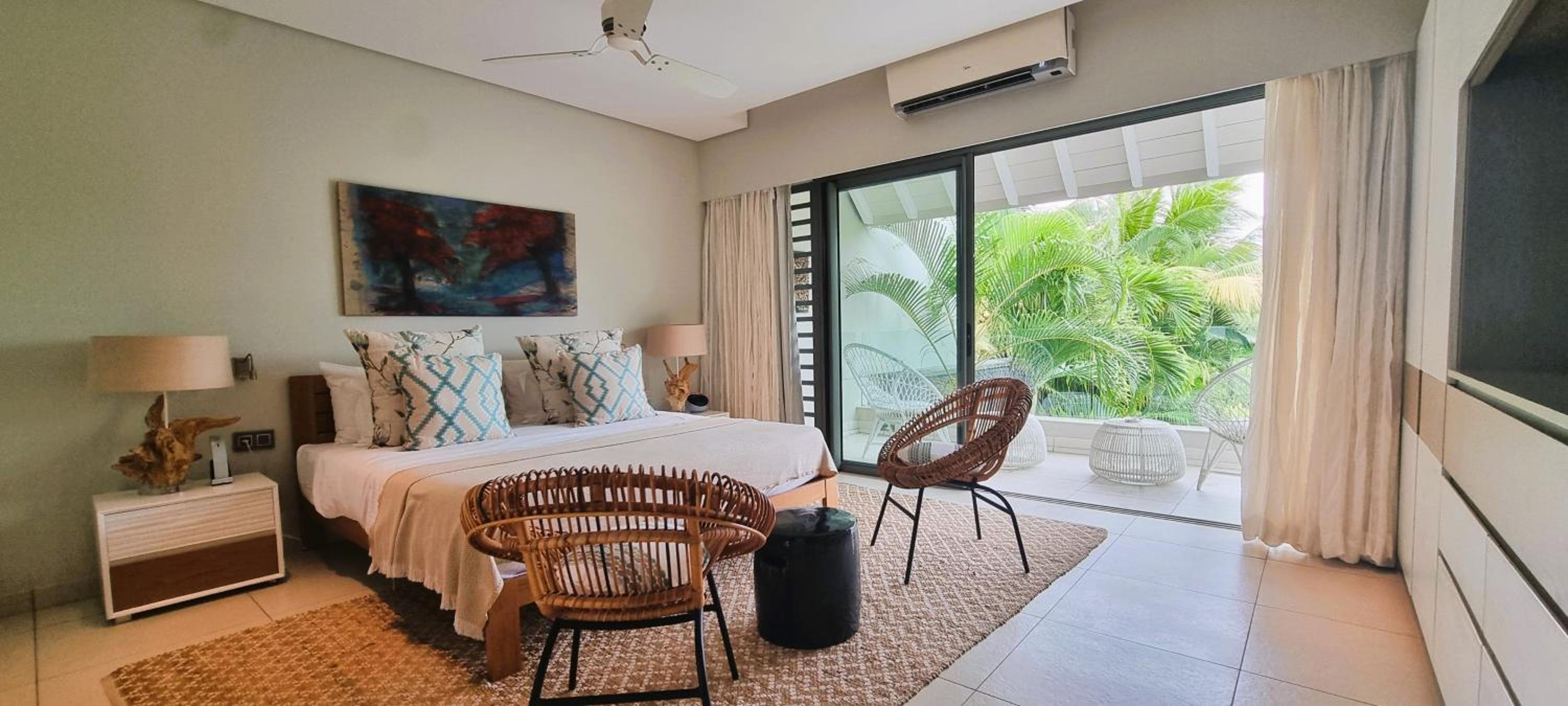 Three-Bedroom Villa photo 2