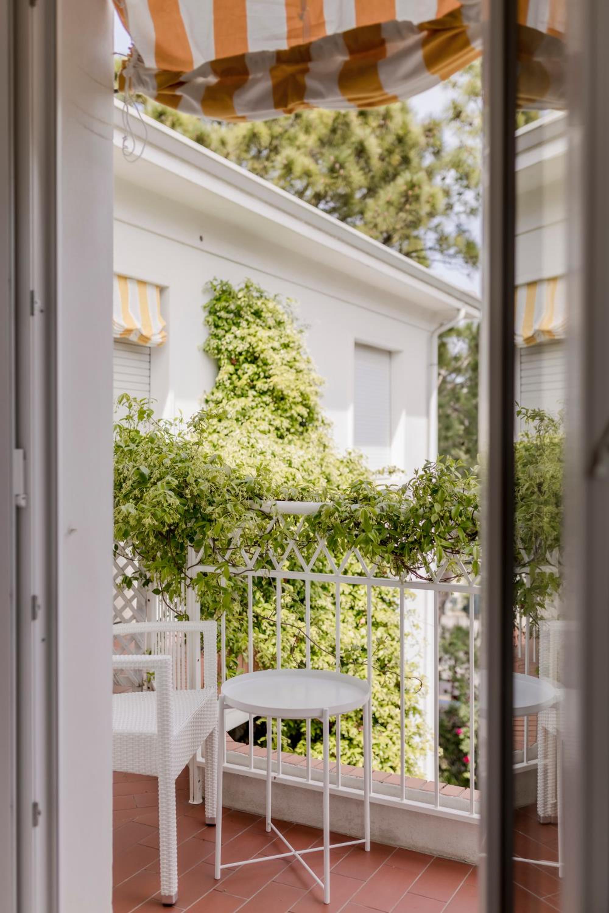 Double Room with Garden View - Photo 3