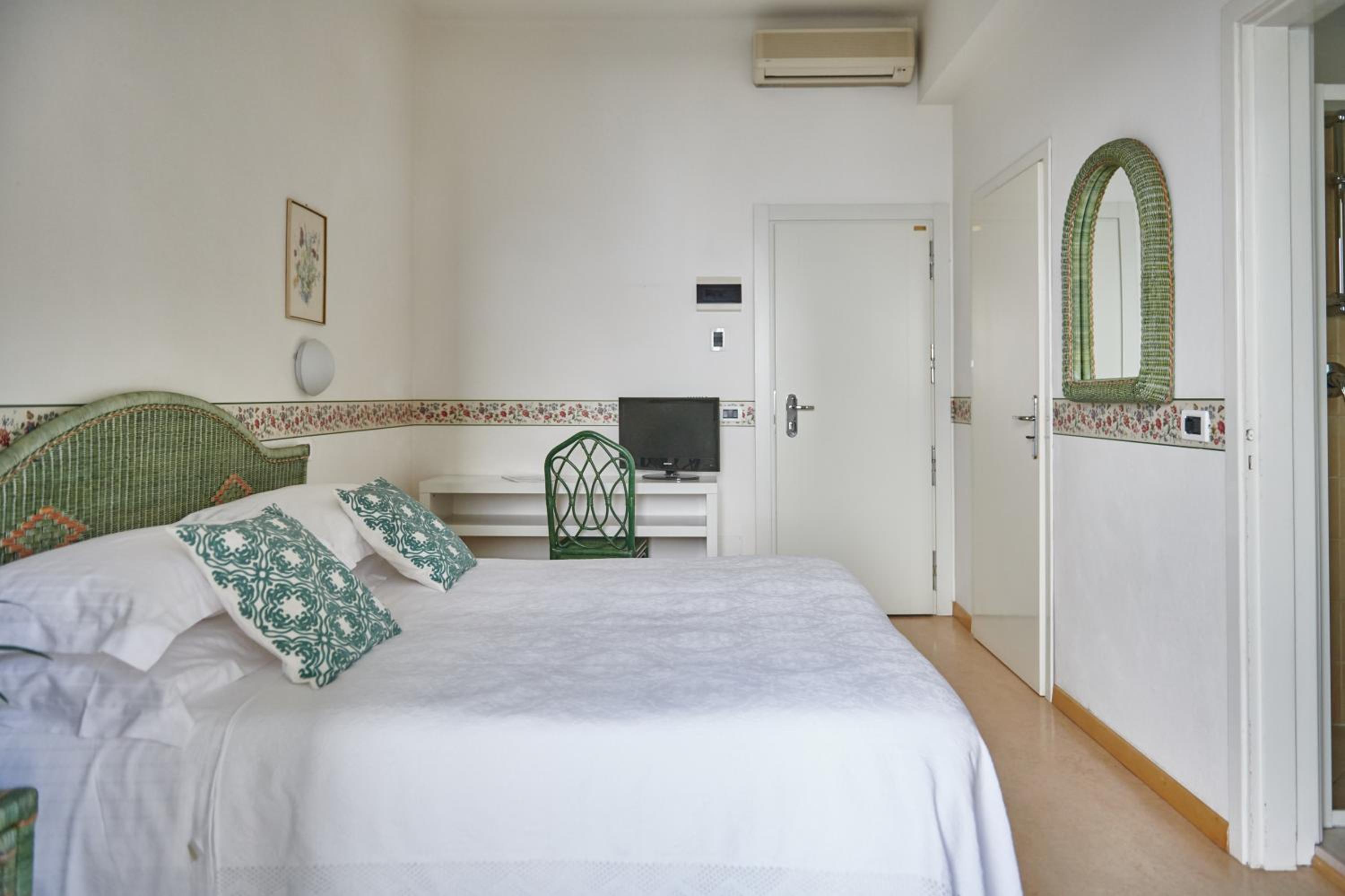 Double Room with Garden View - Photo 1