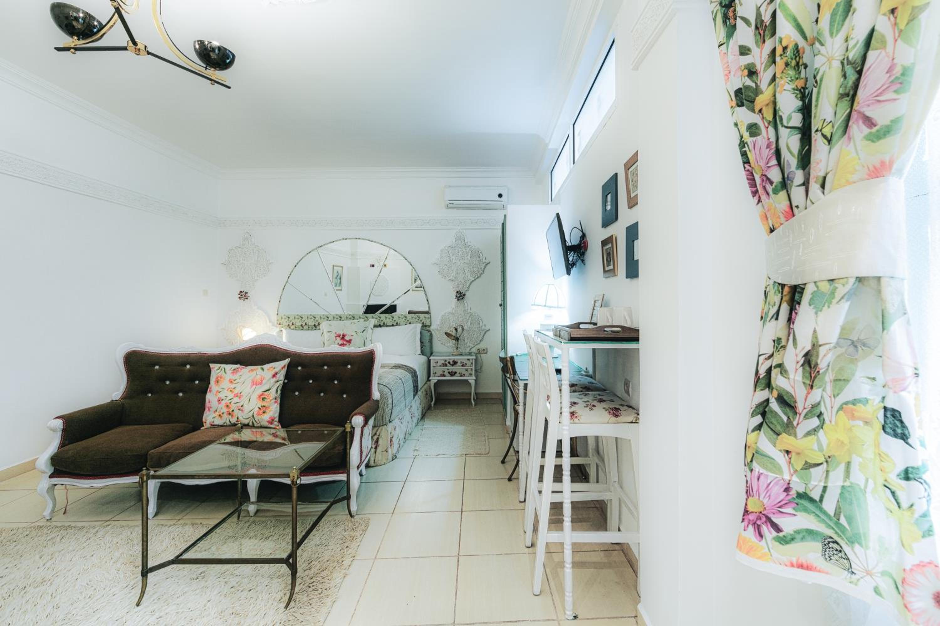 Dr. Zivago Senior Suite - Photo 9