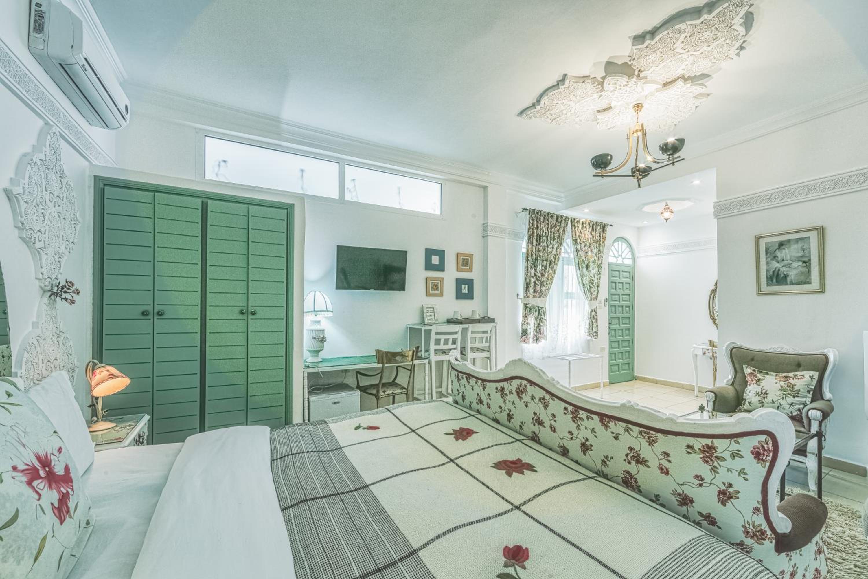 Dr. Zivago Senior Suite - Photo 6