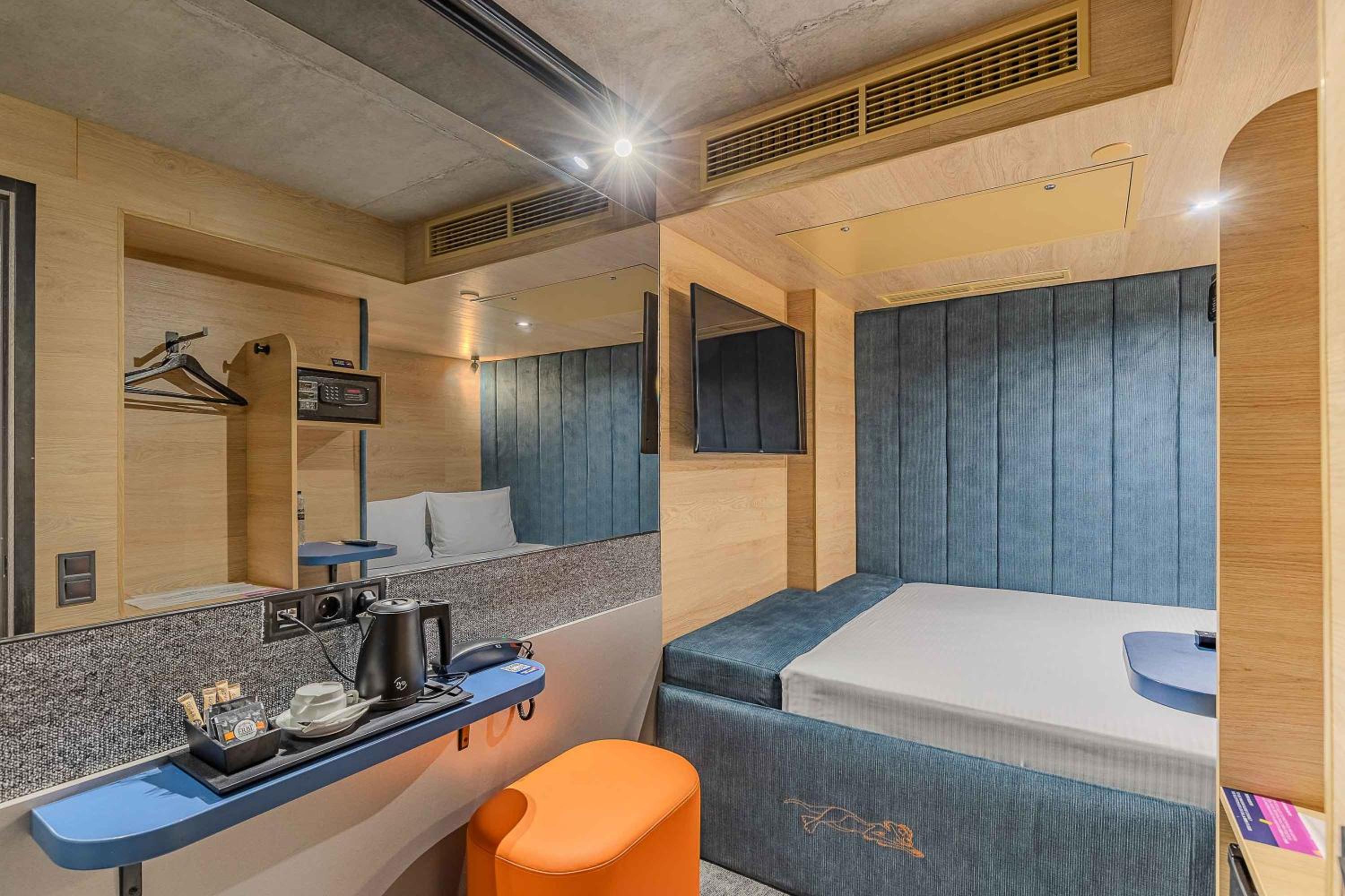 Small Double Room without Window photo 1