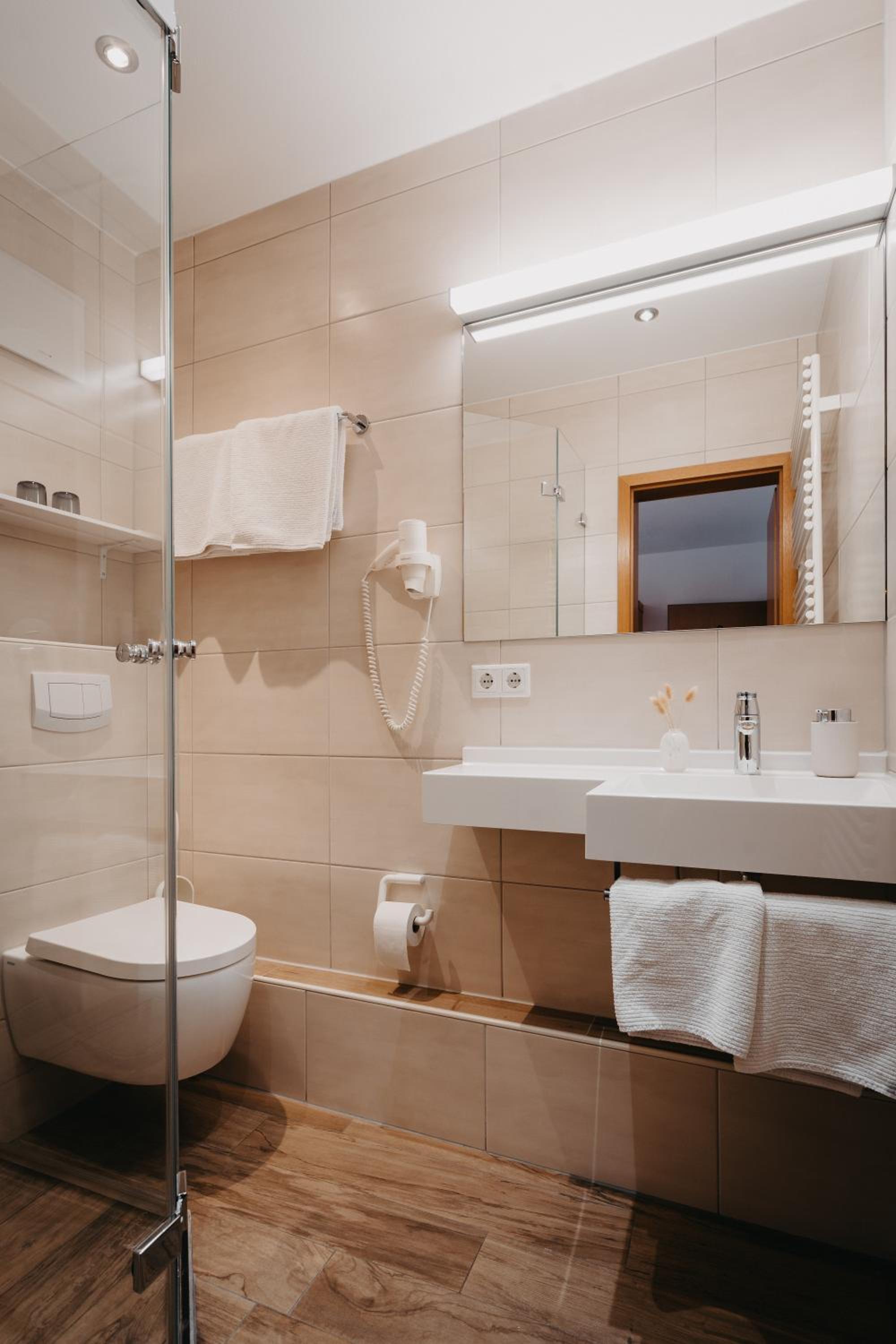 Double Room - Photo 6