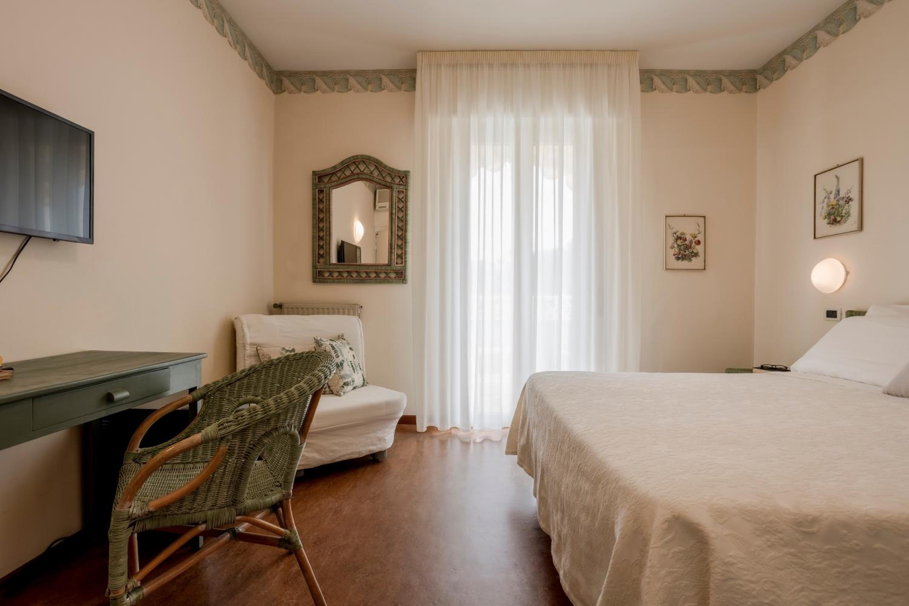 Superior Double Room - Photo 2