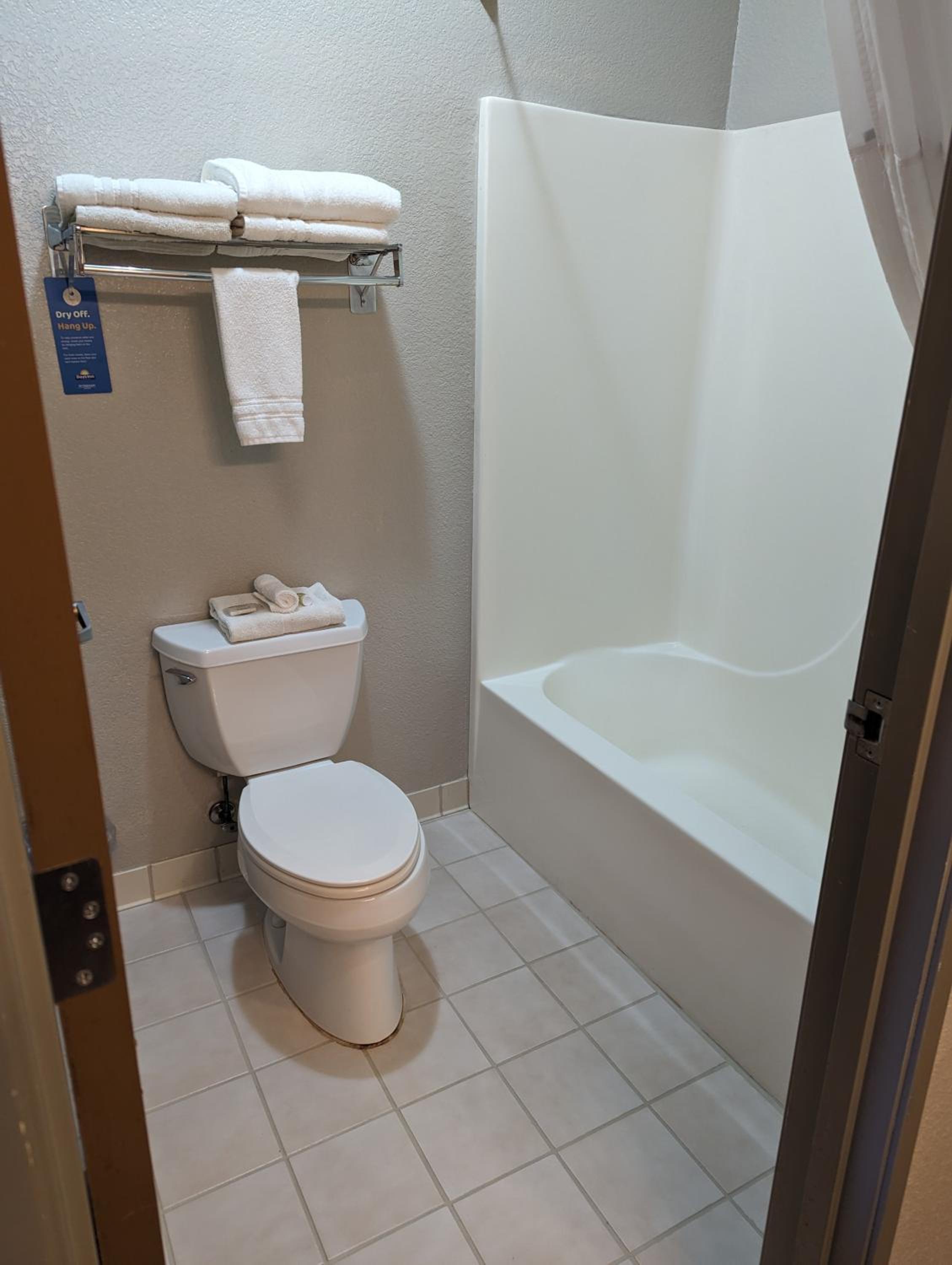 Studio King Suite - Non-Smoking - Photo 5