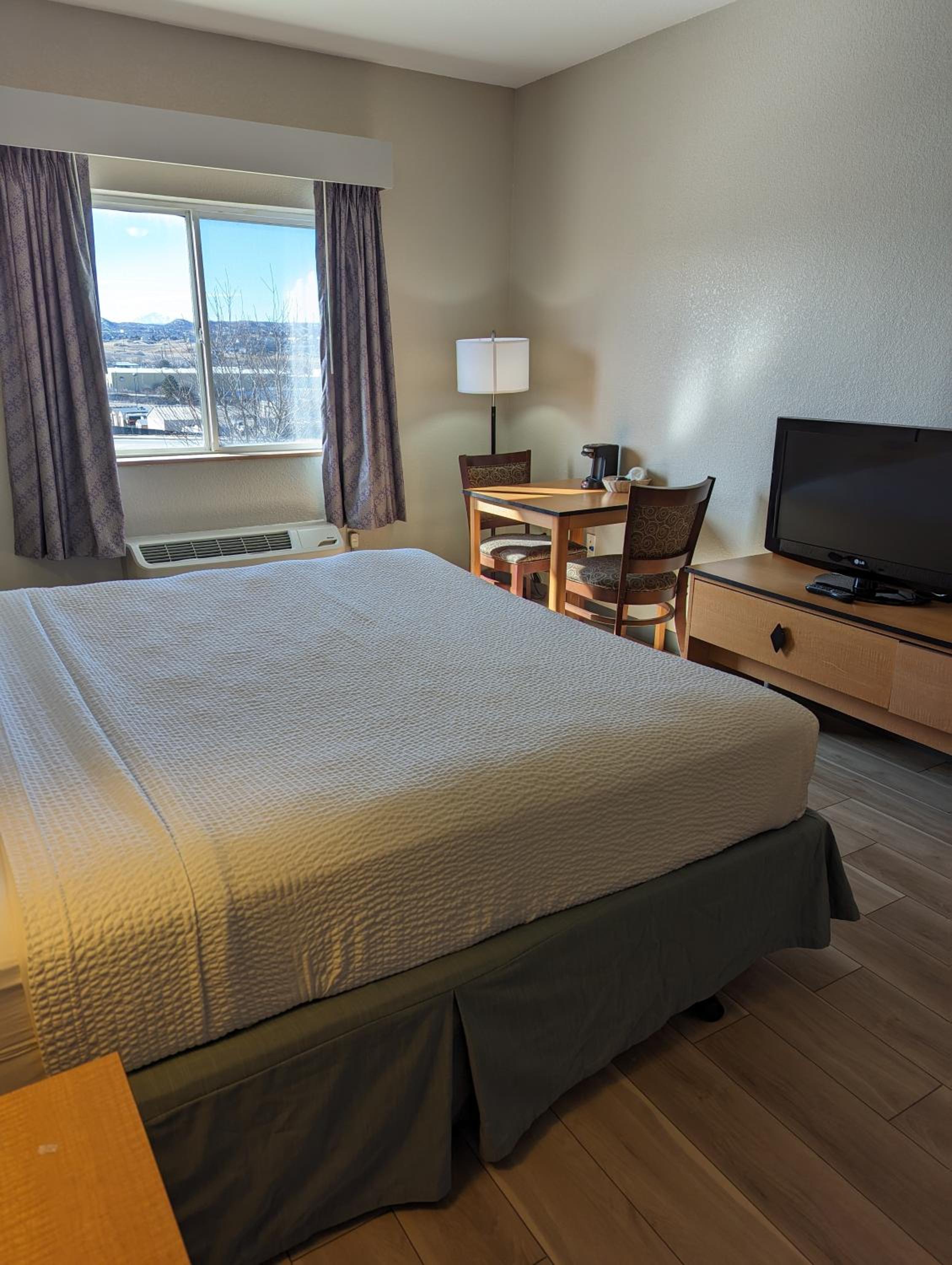 King Room - Accessible/Non-Smoking - Photo 3