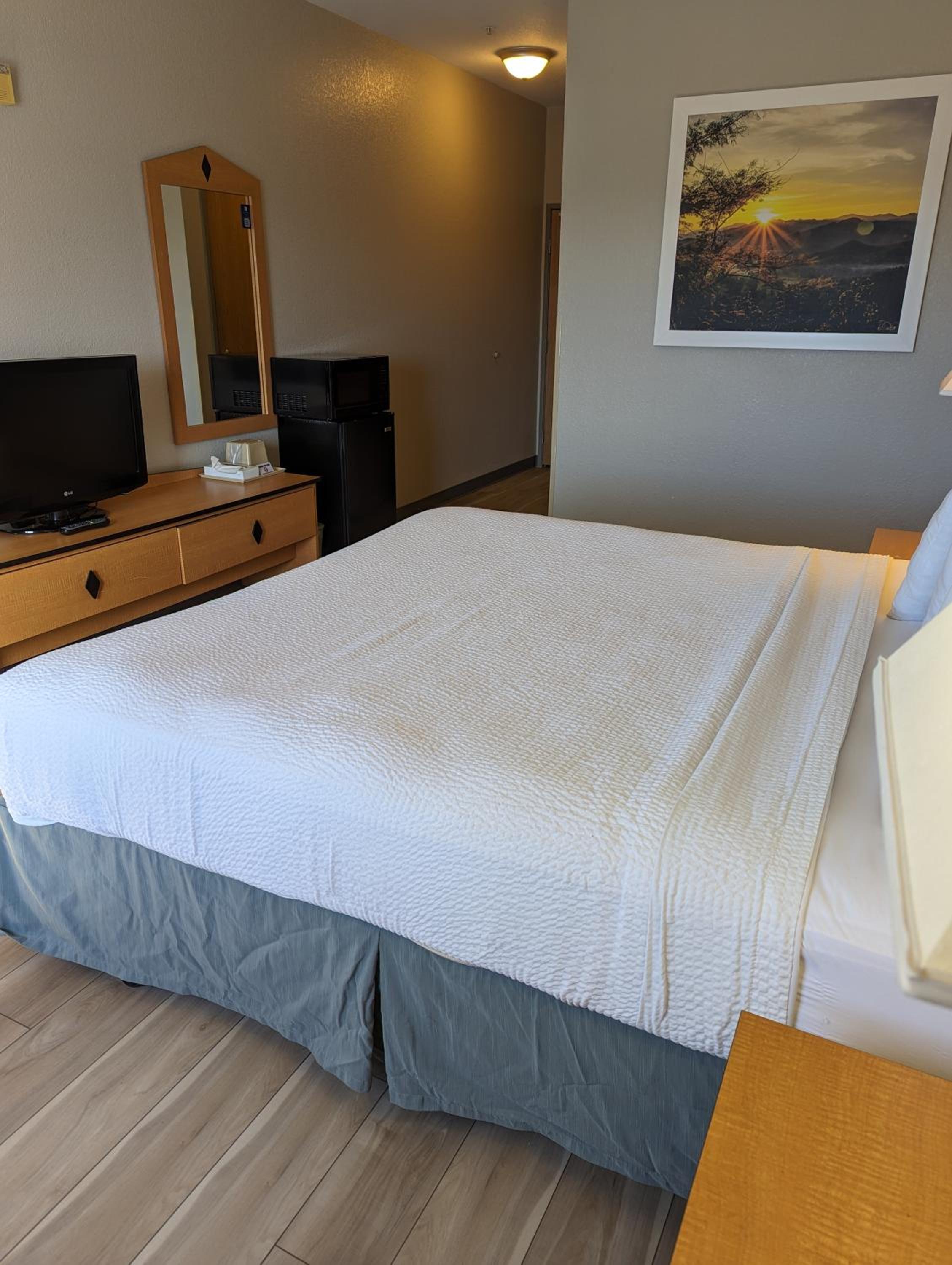 King Room - Accessible/Non-Smoking - Photo 4