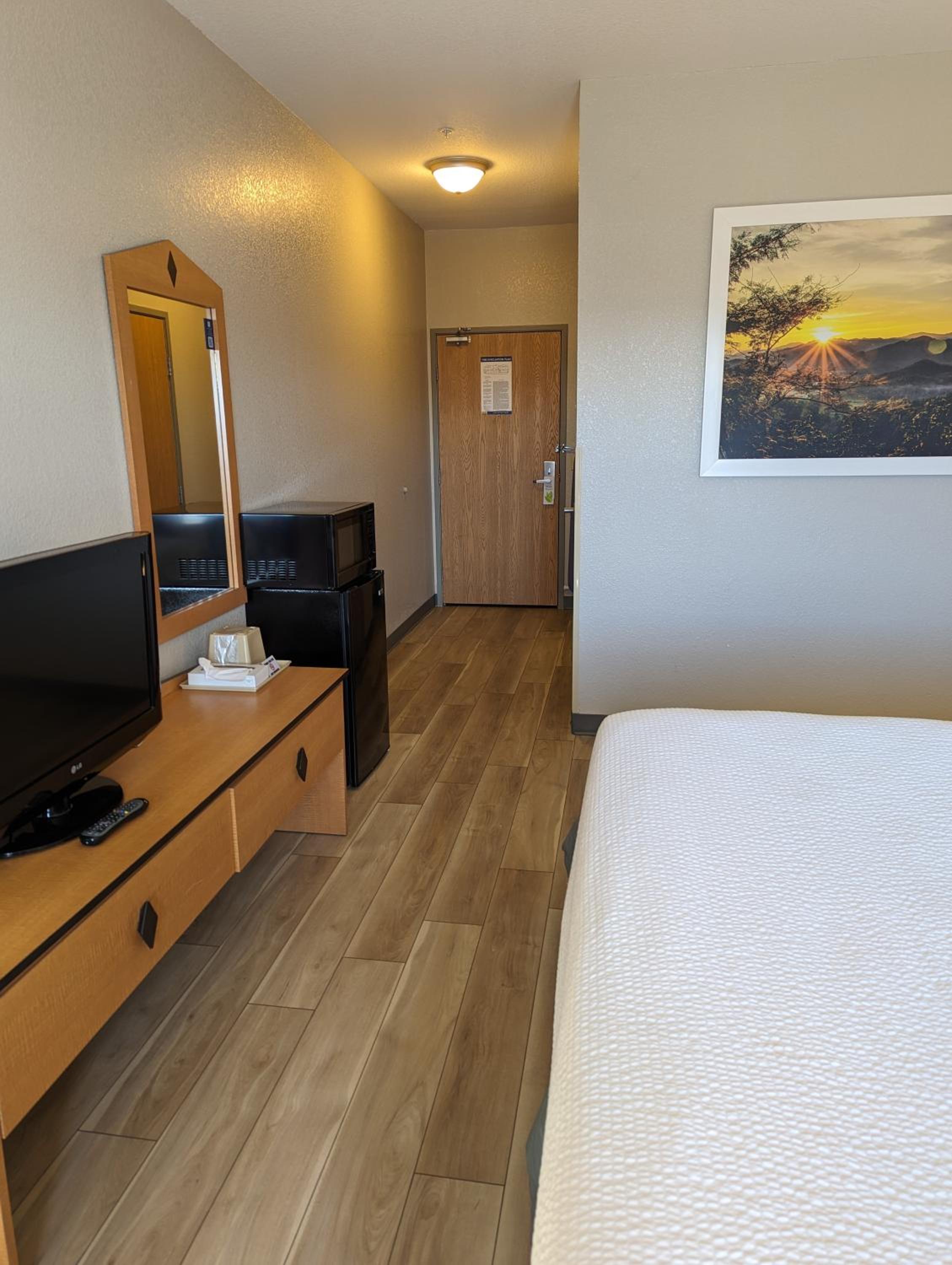King Room - Accessible/Non-Smoking - Photo 5