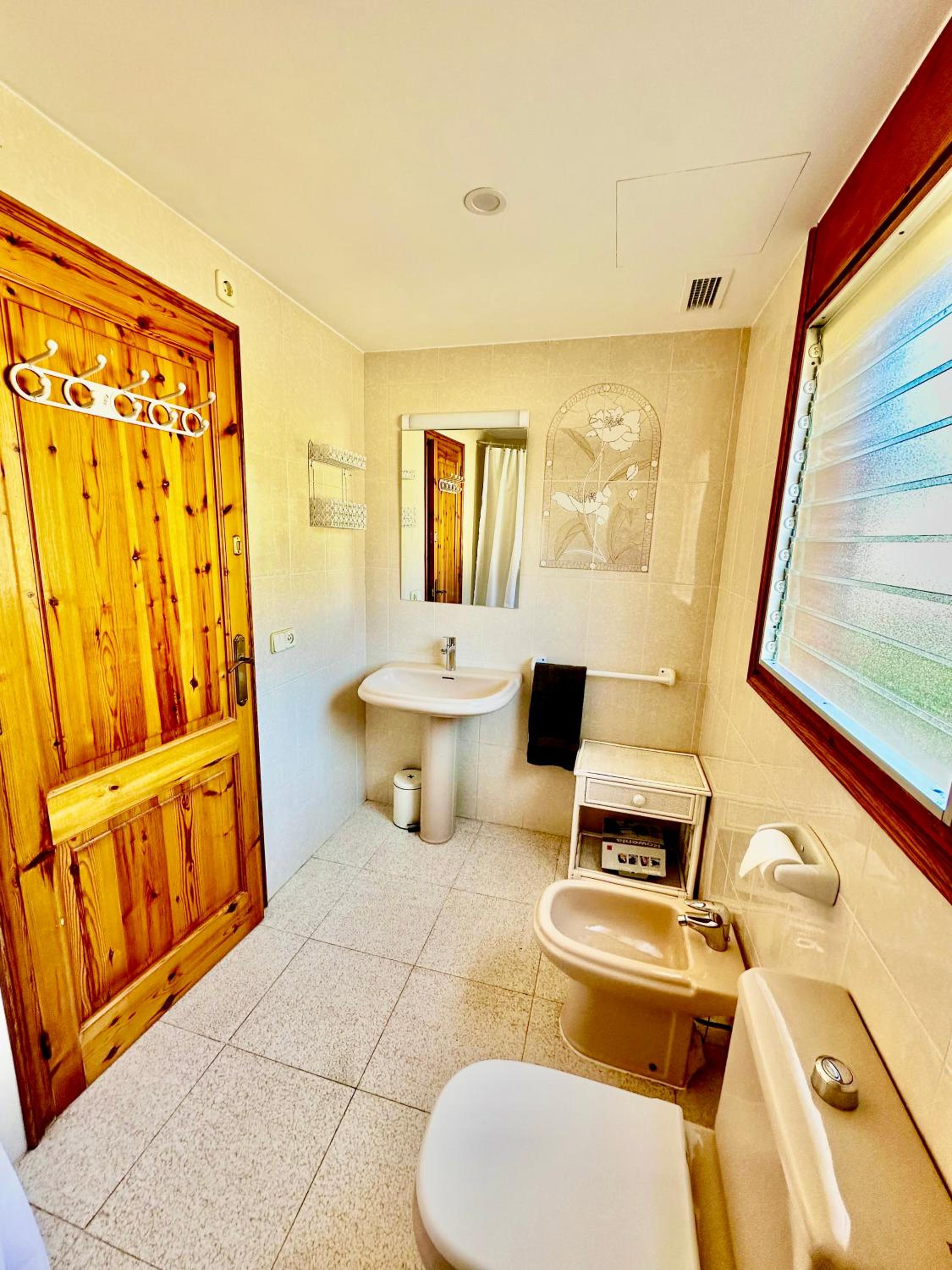 Four-Bedroom House photo 3