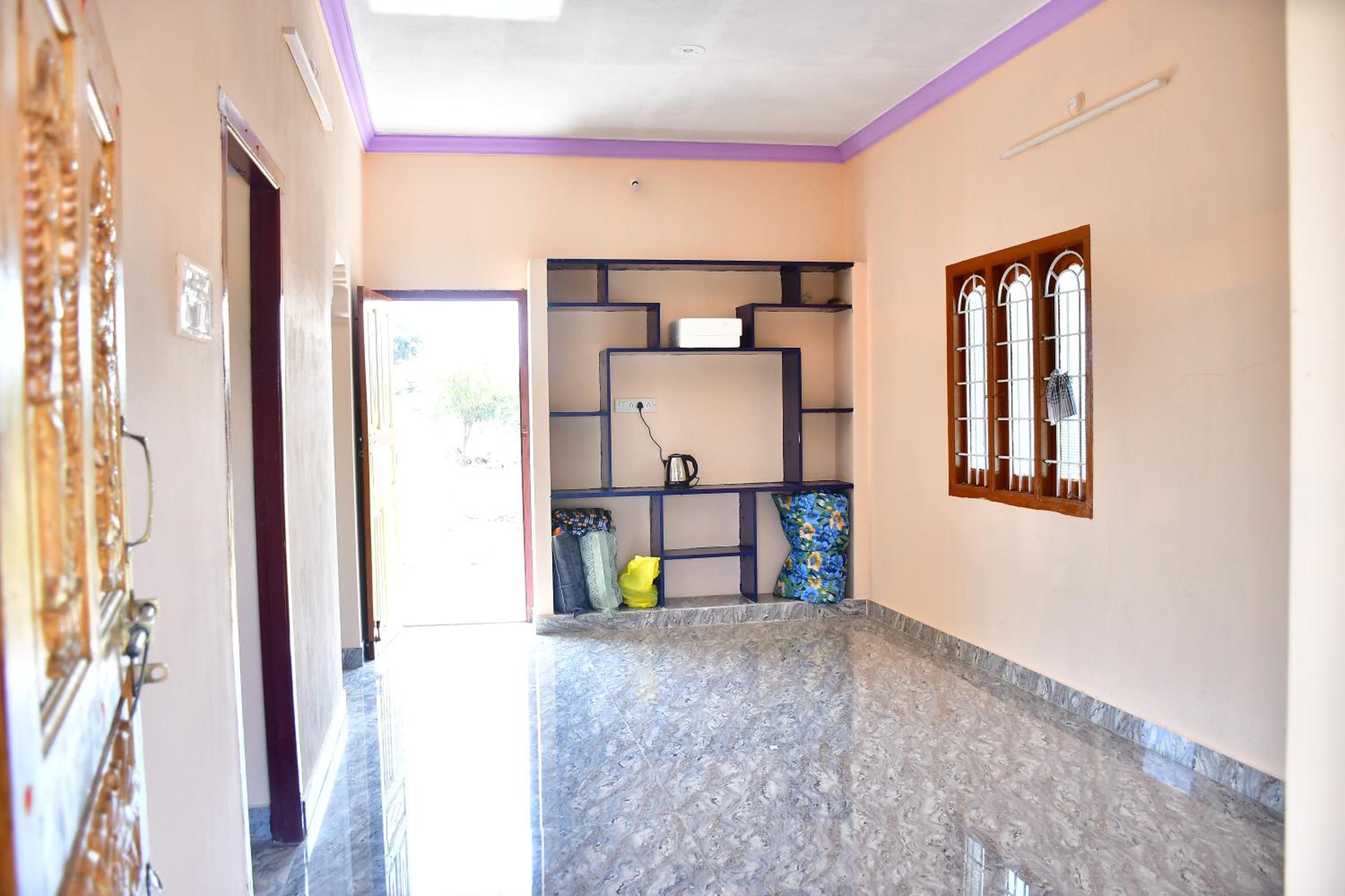 One-Bedroom House photo 1
