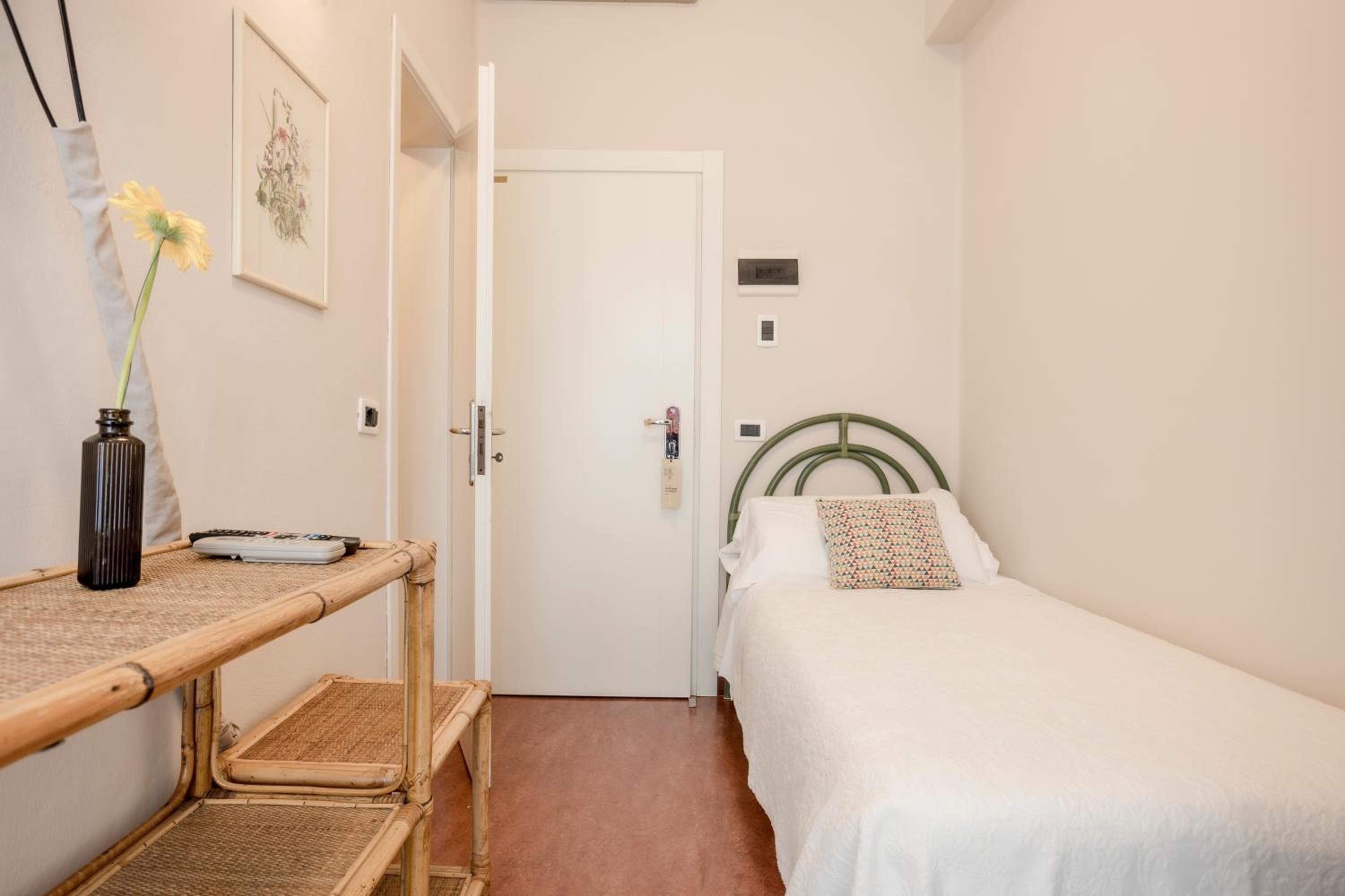Single Room with Balcony photo 3