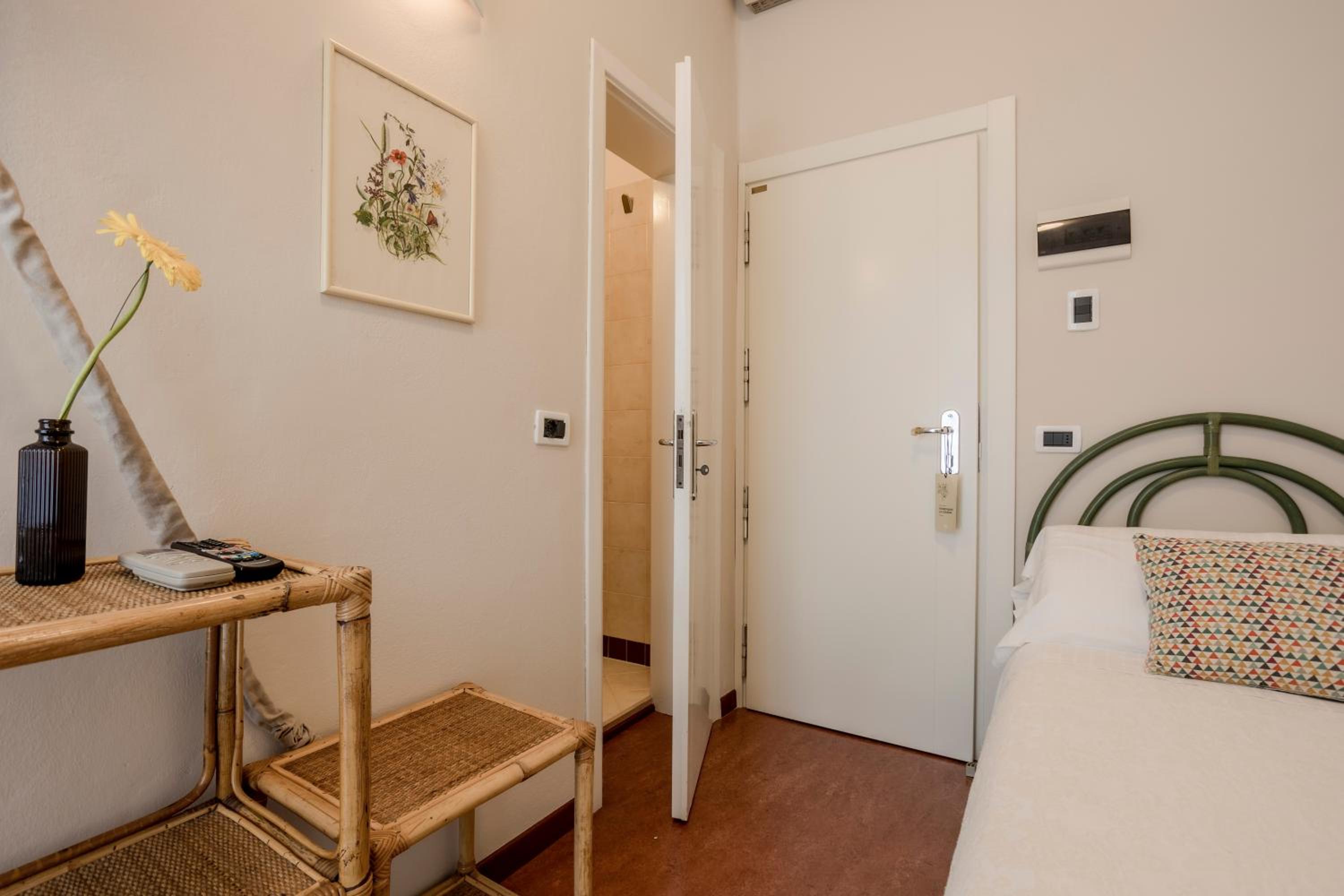 Single Room with Balcony photo 2