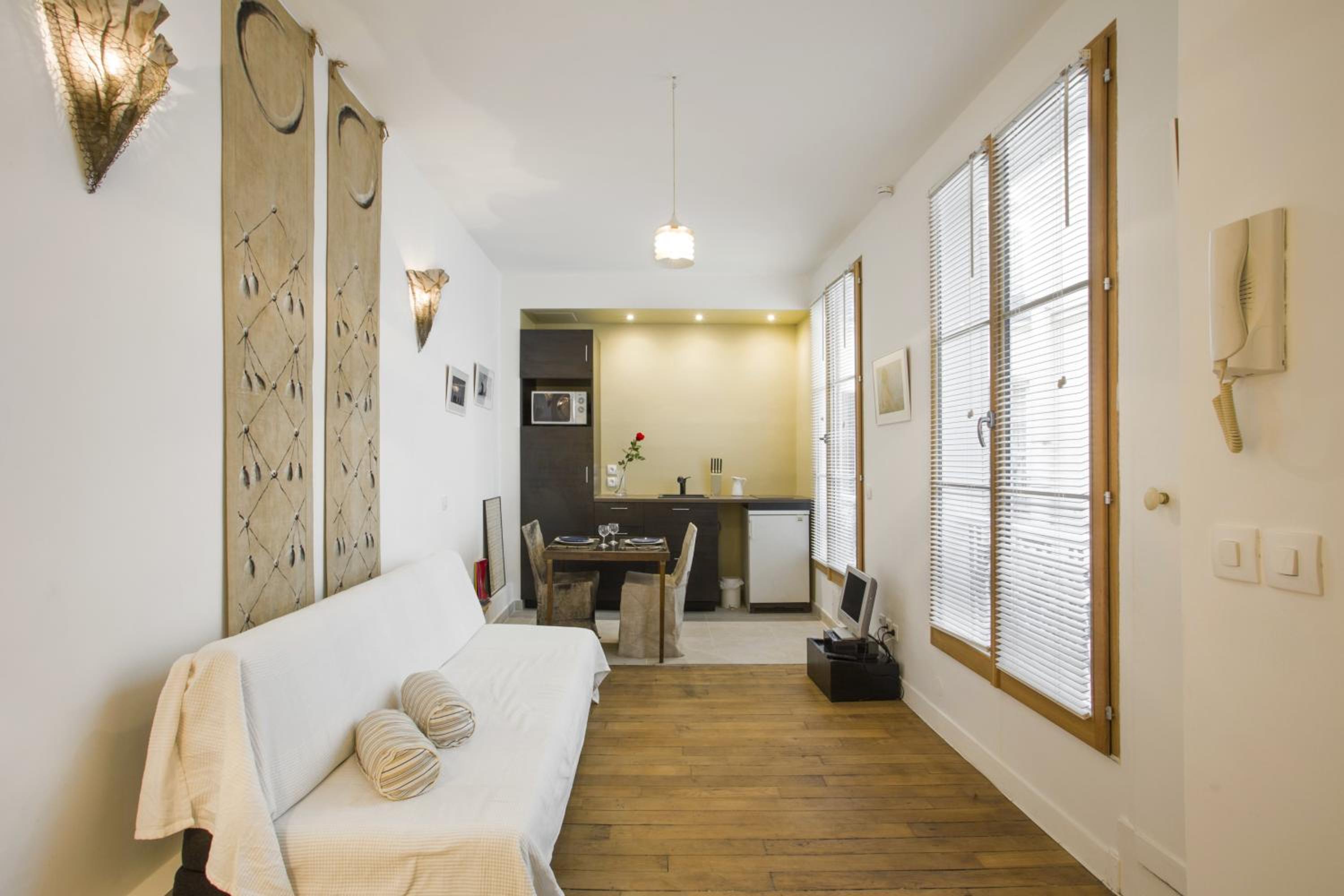 Studio Apartment photo 1