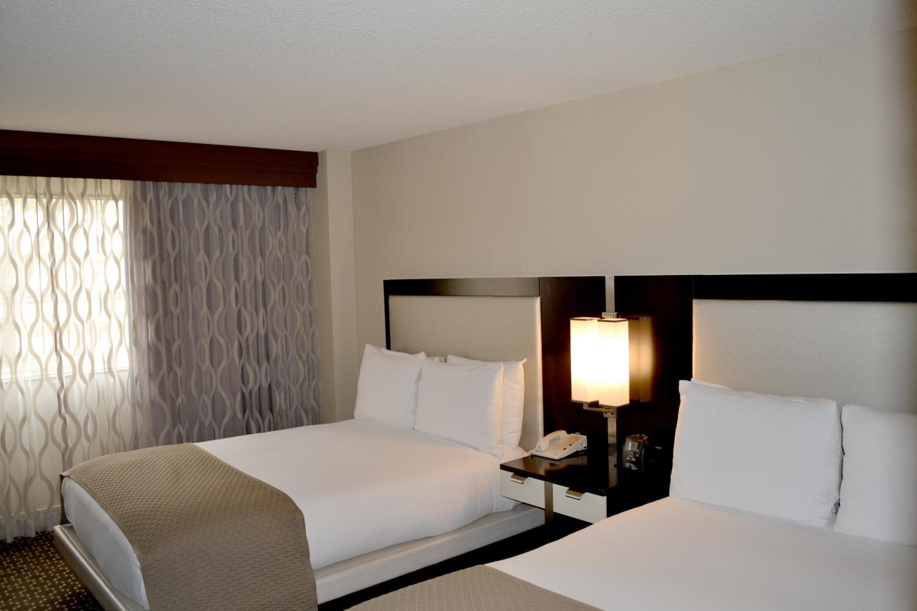 Junior Queen Suite - Photo 2
