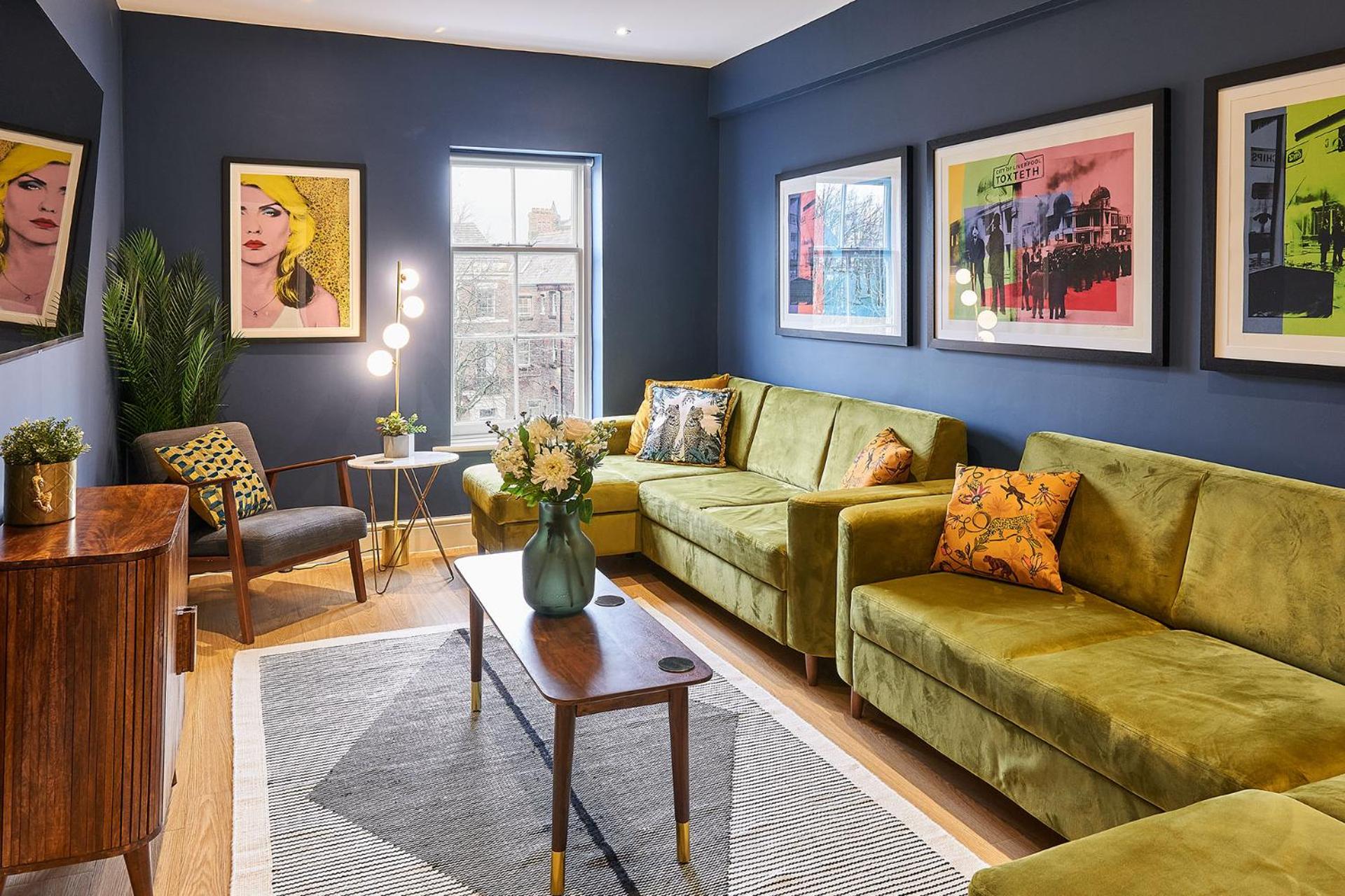 8 Bedroom Apartment