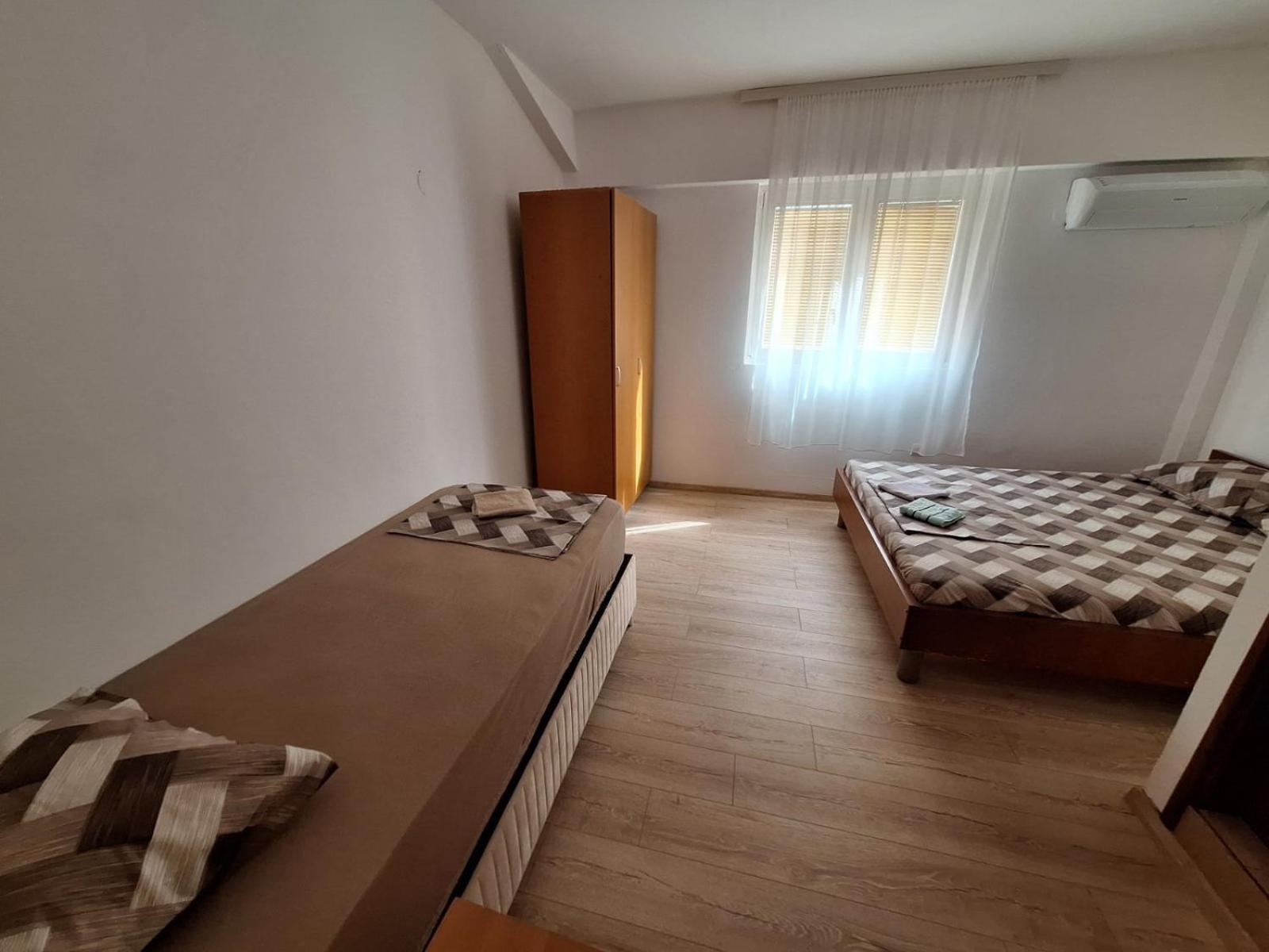 Economy Triple Room - Photo 19