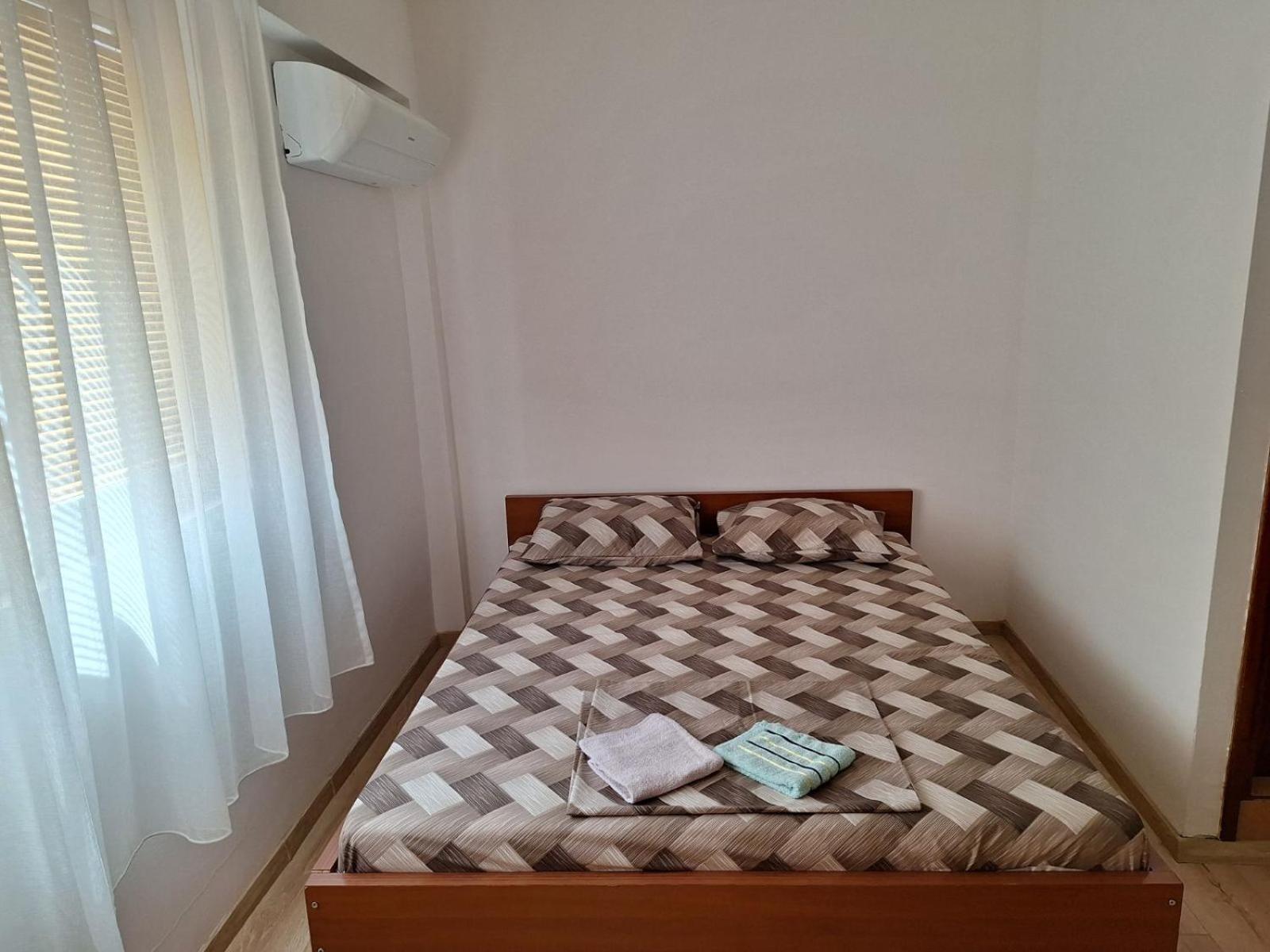 Economy Triple Room - Photo 21