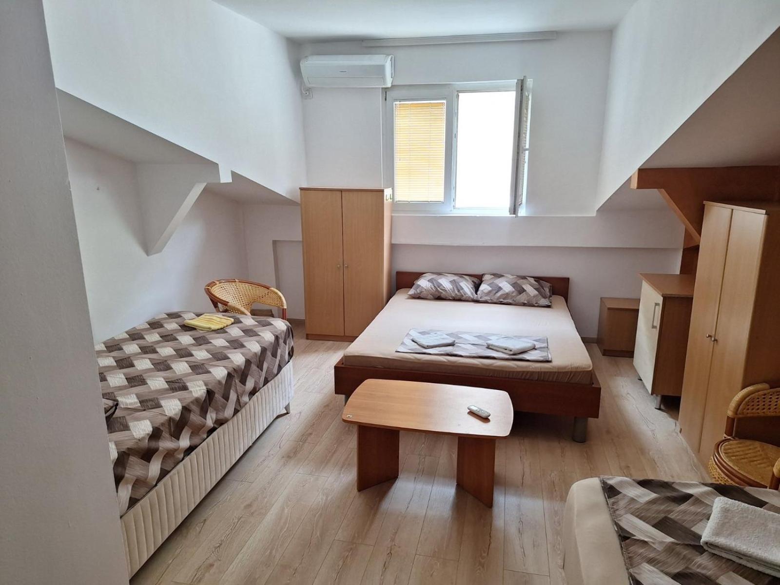 Economy Triple Room - Photo 20