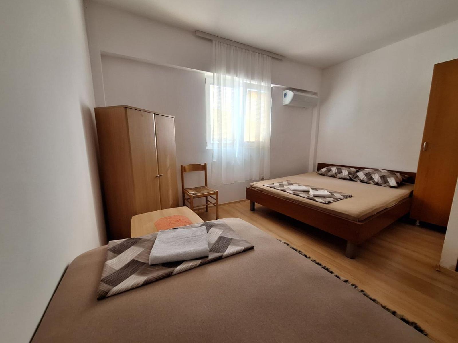 Economy Triple Room - Photo 25