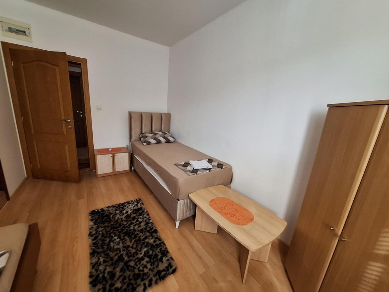 Economy Triple Room - Photo 7
