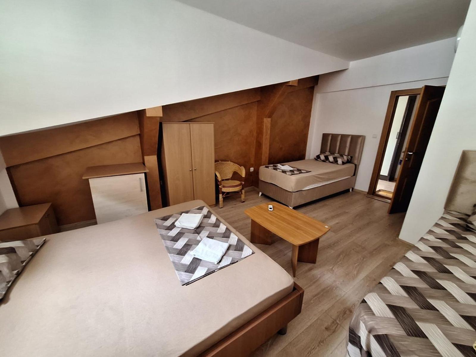 Economy Triple Room - Photo 5