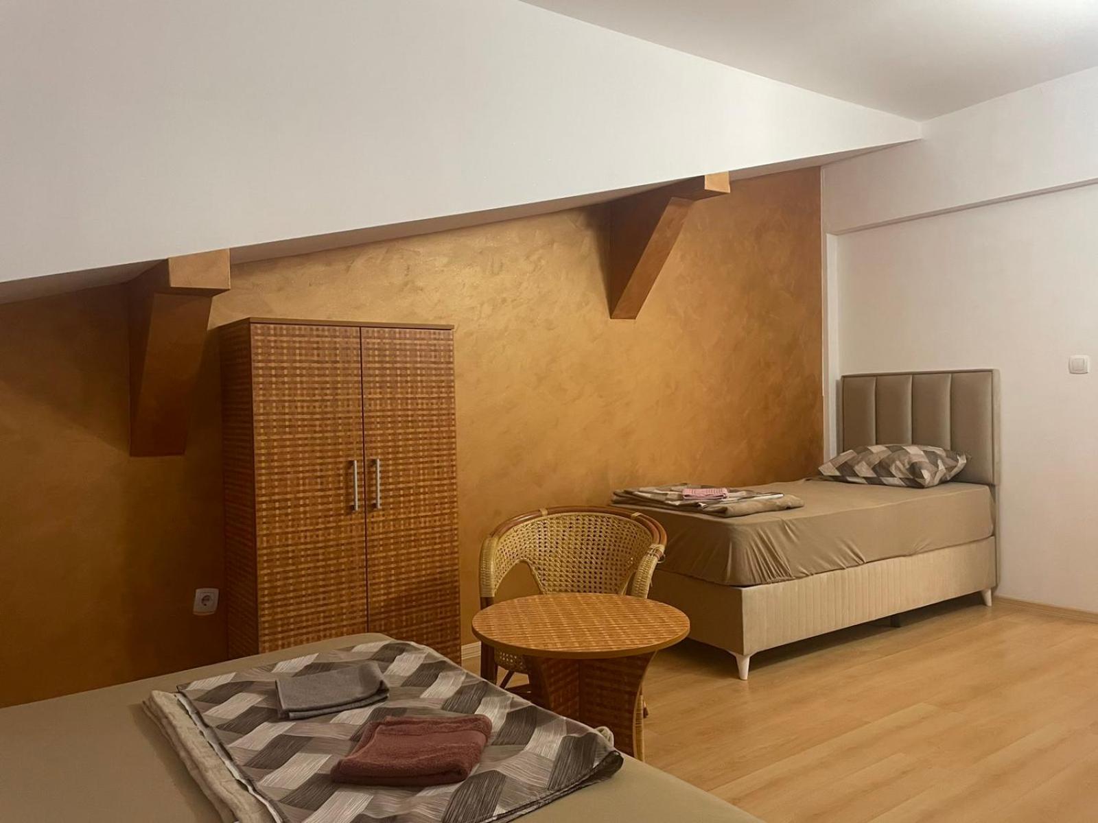 Economy Triple Room - Photo 2