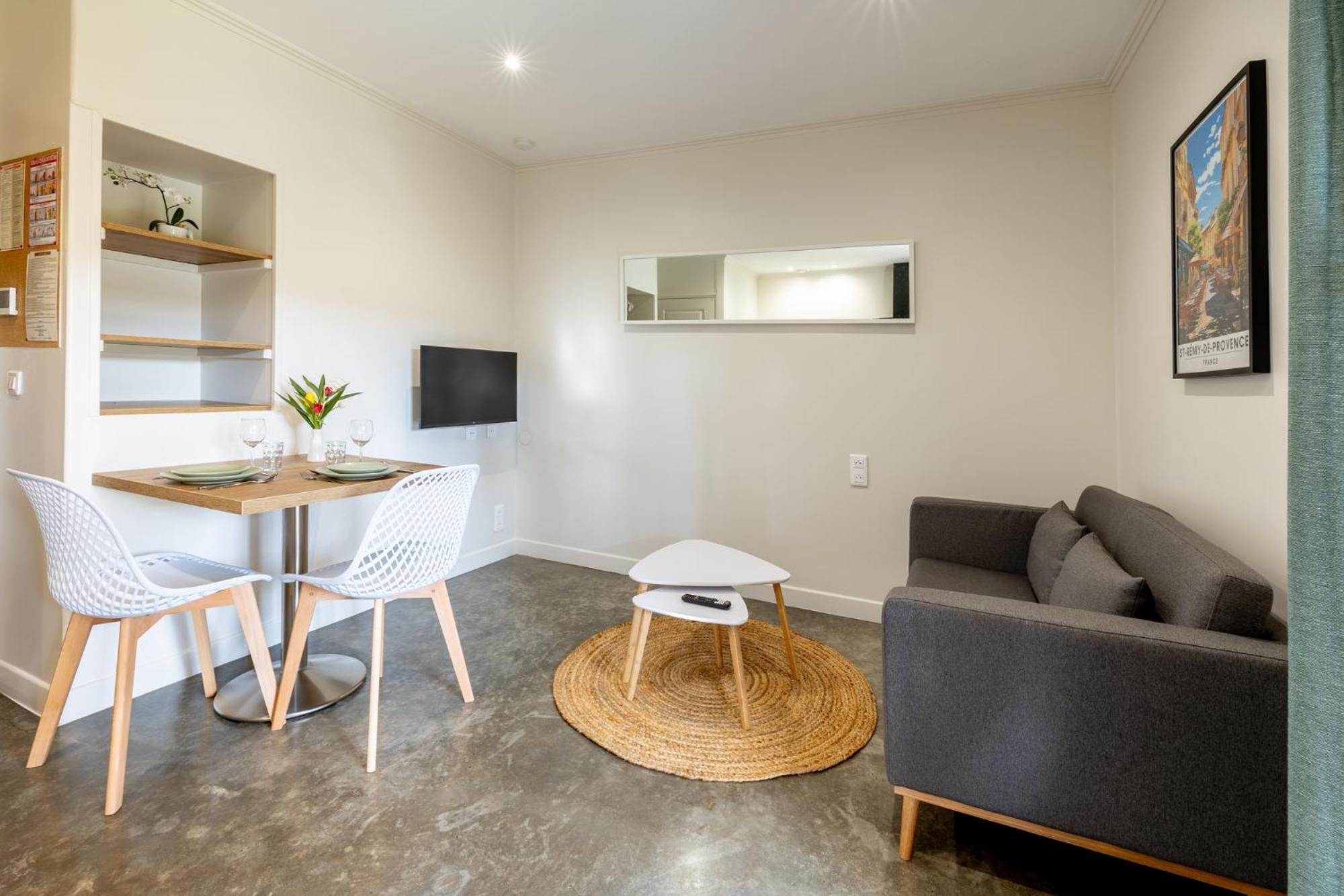 One-Bedroom Apartment with Garden View - Photo 25