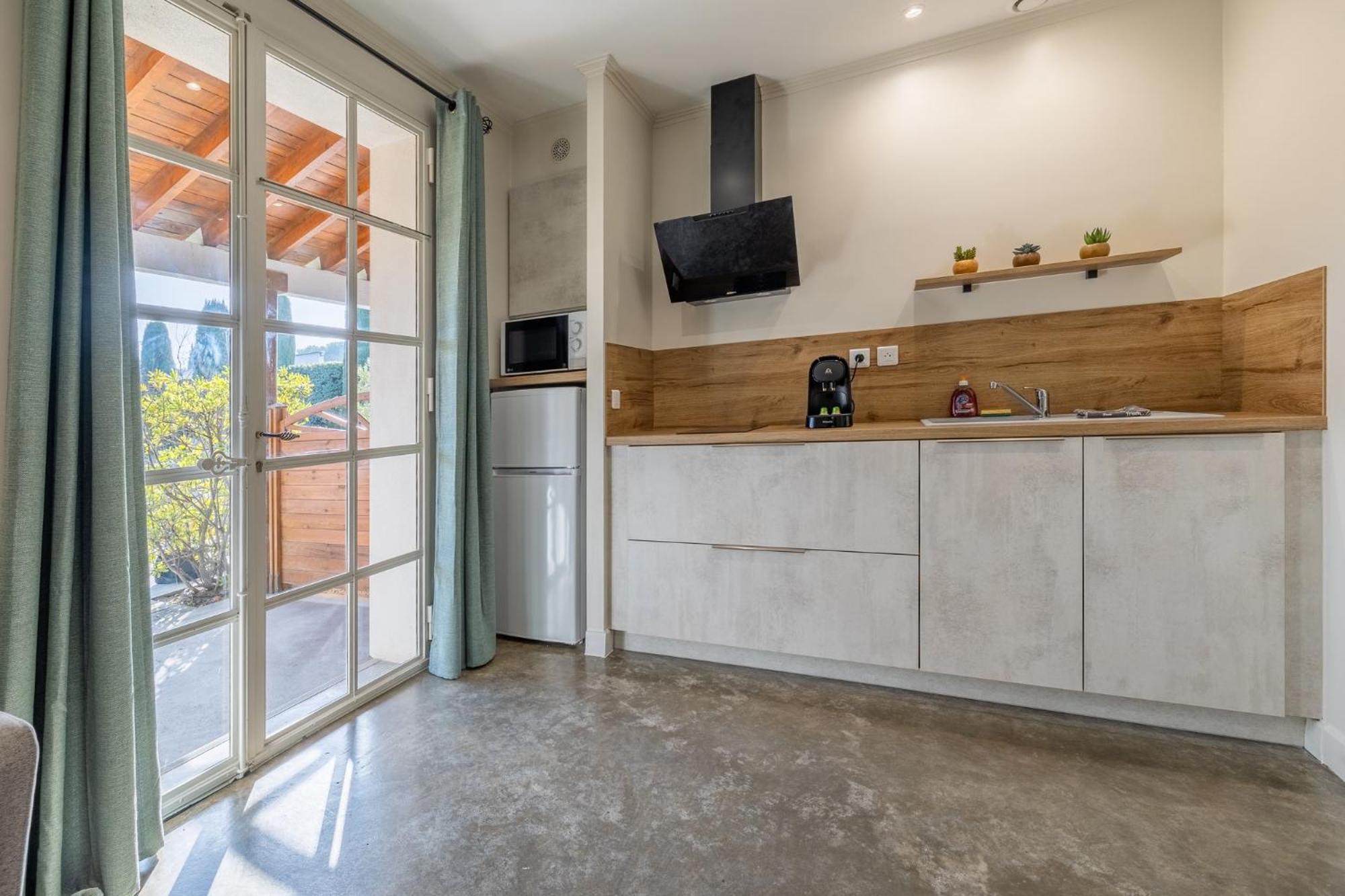 One-Bedroom Apartment with Garden View - Photo 23