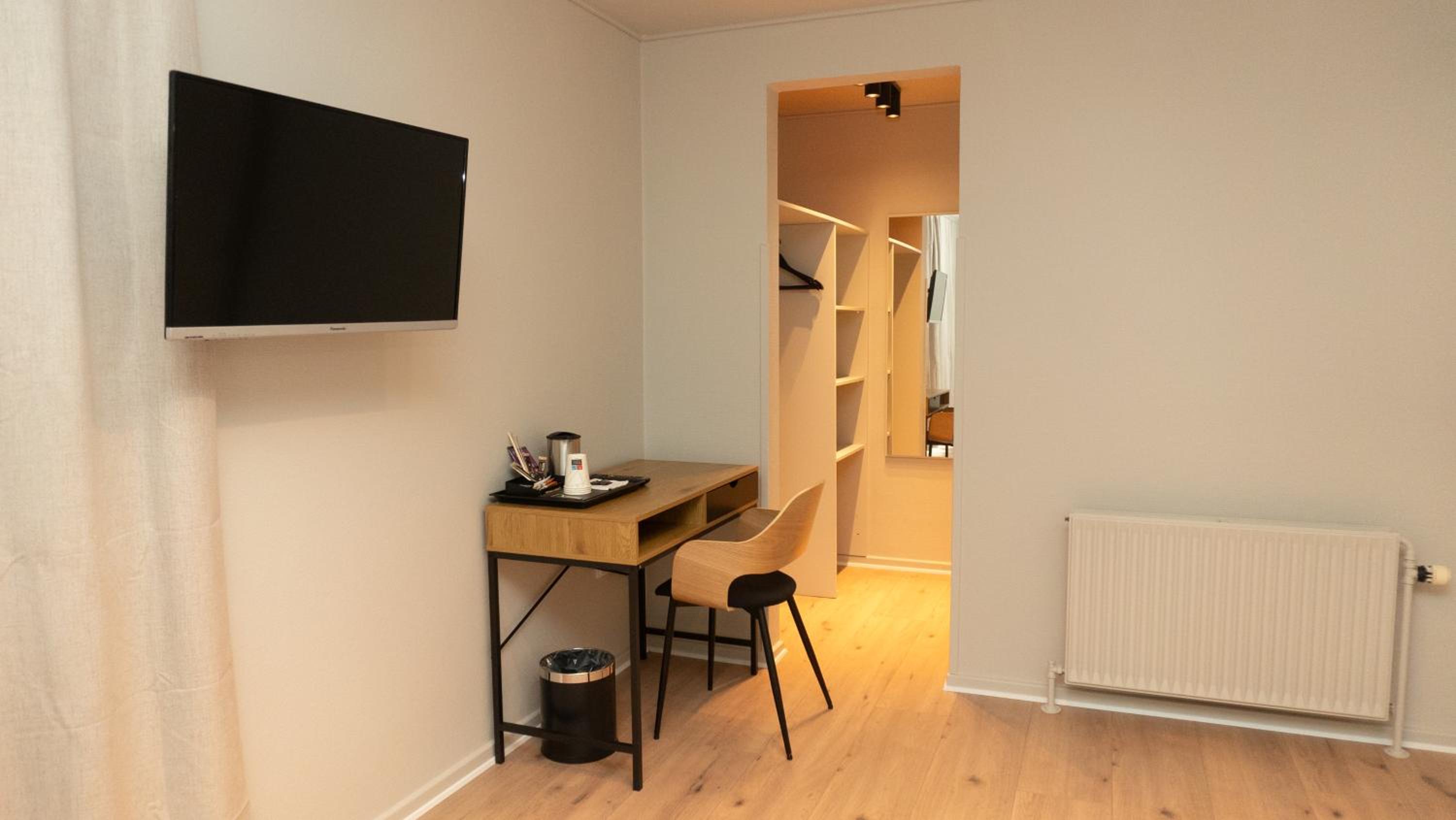 Single Room with Balcony photo 2