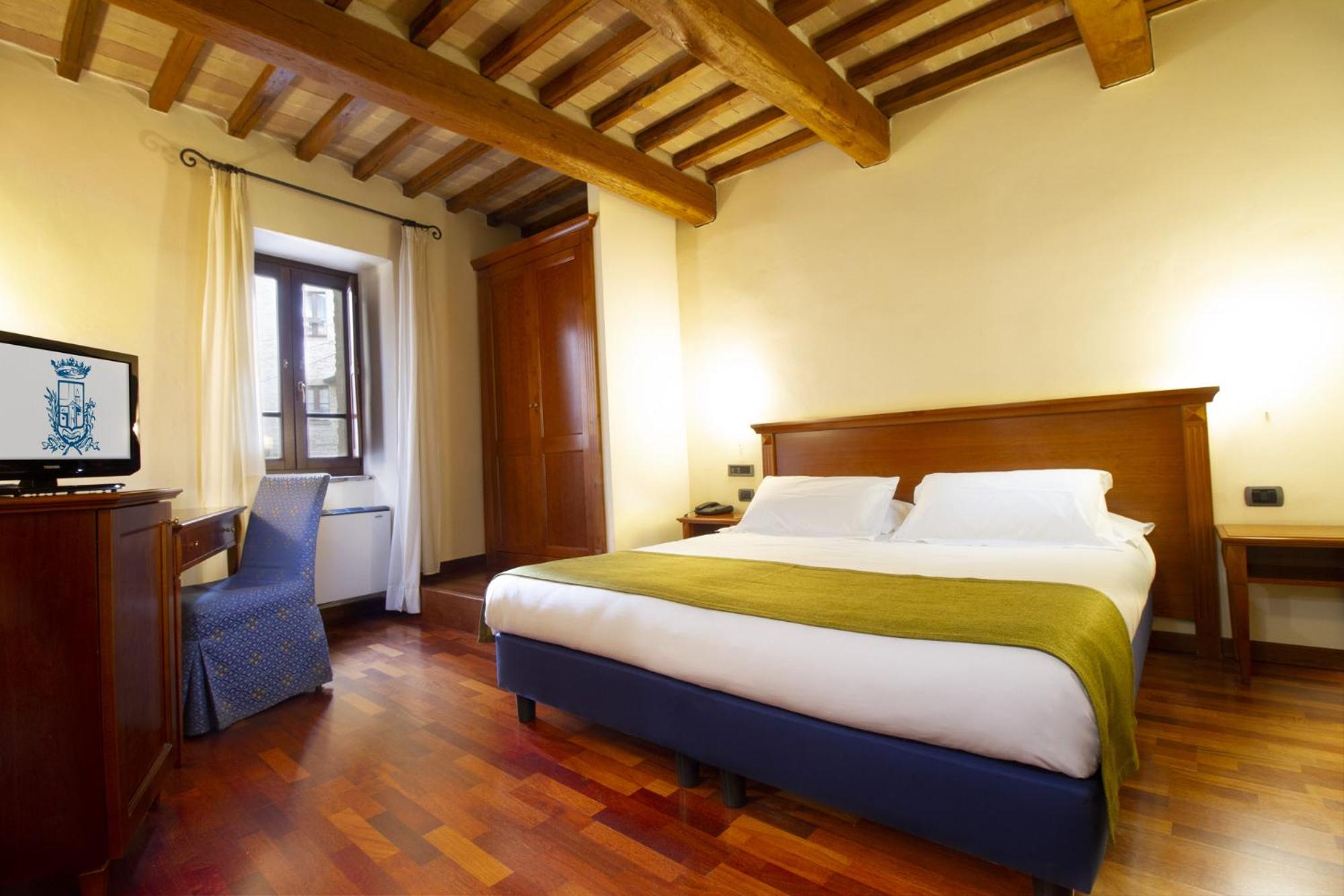 Classic Double Room - Photo 1
