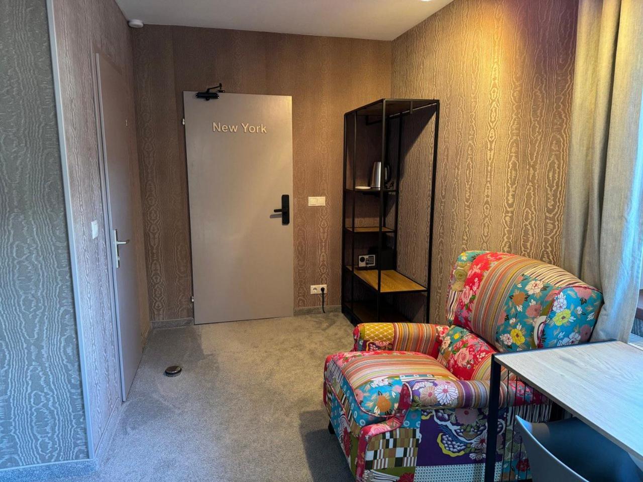 Deluxe Double Room with Bath photo 3