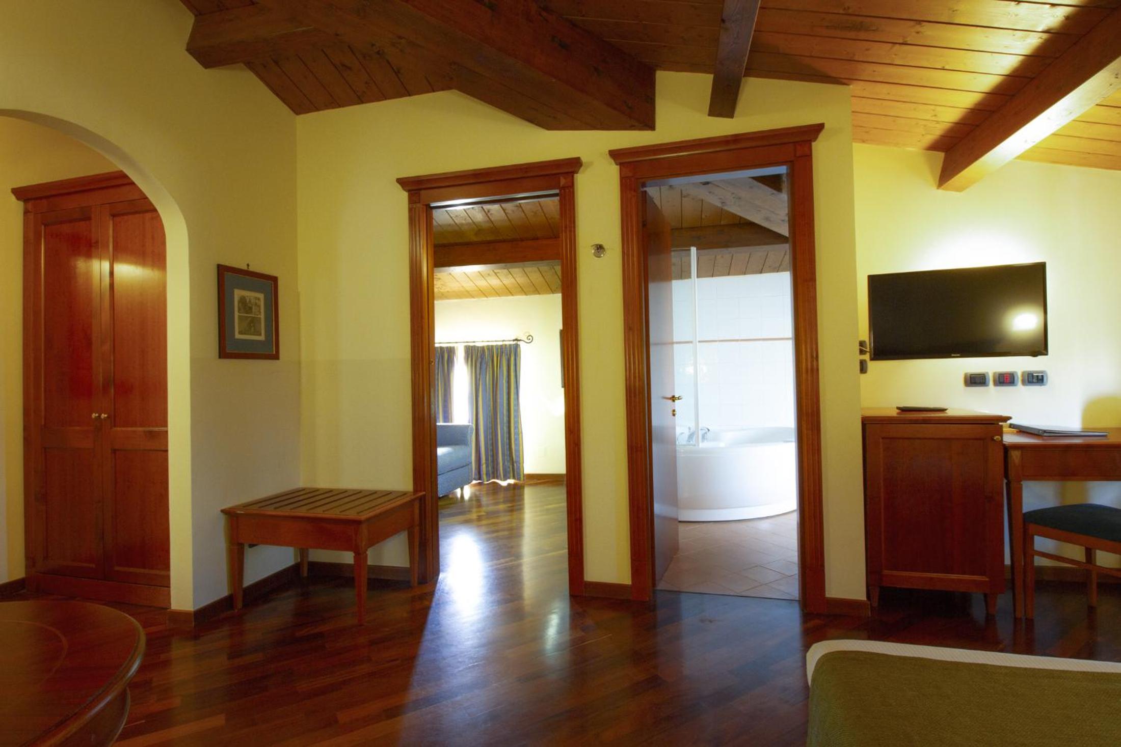 Suite (2 Adults) - Photo 2