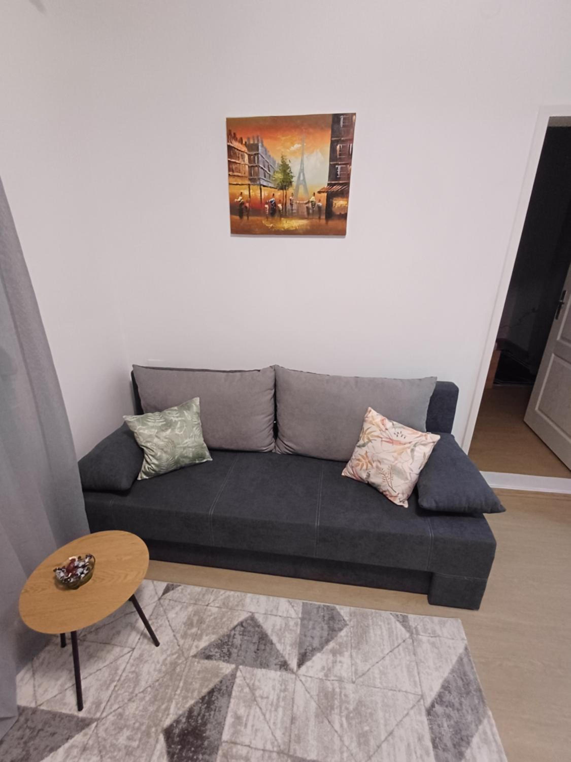 One-Bedroom Apartment photo 1