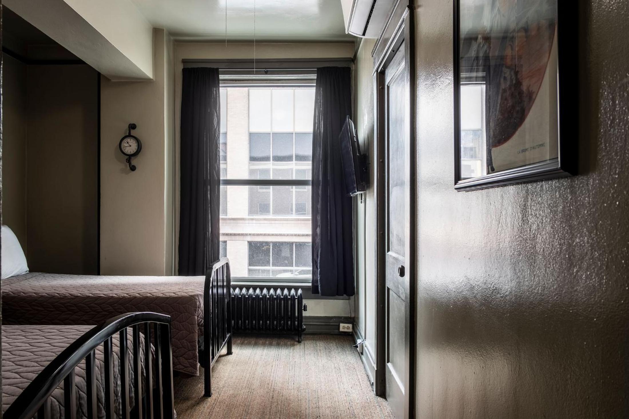 Room with One Double Bed and One Single Bed with Private Bathroom photo 3