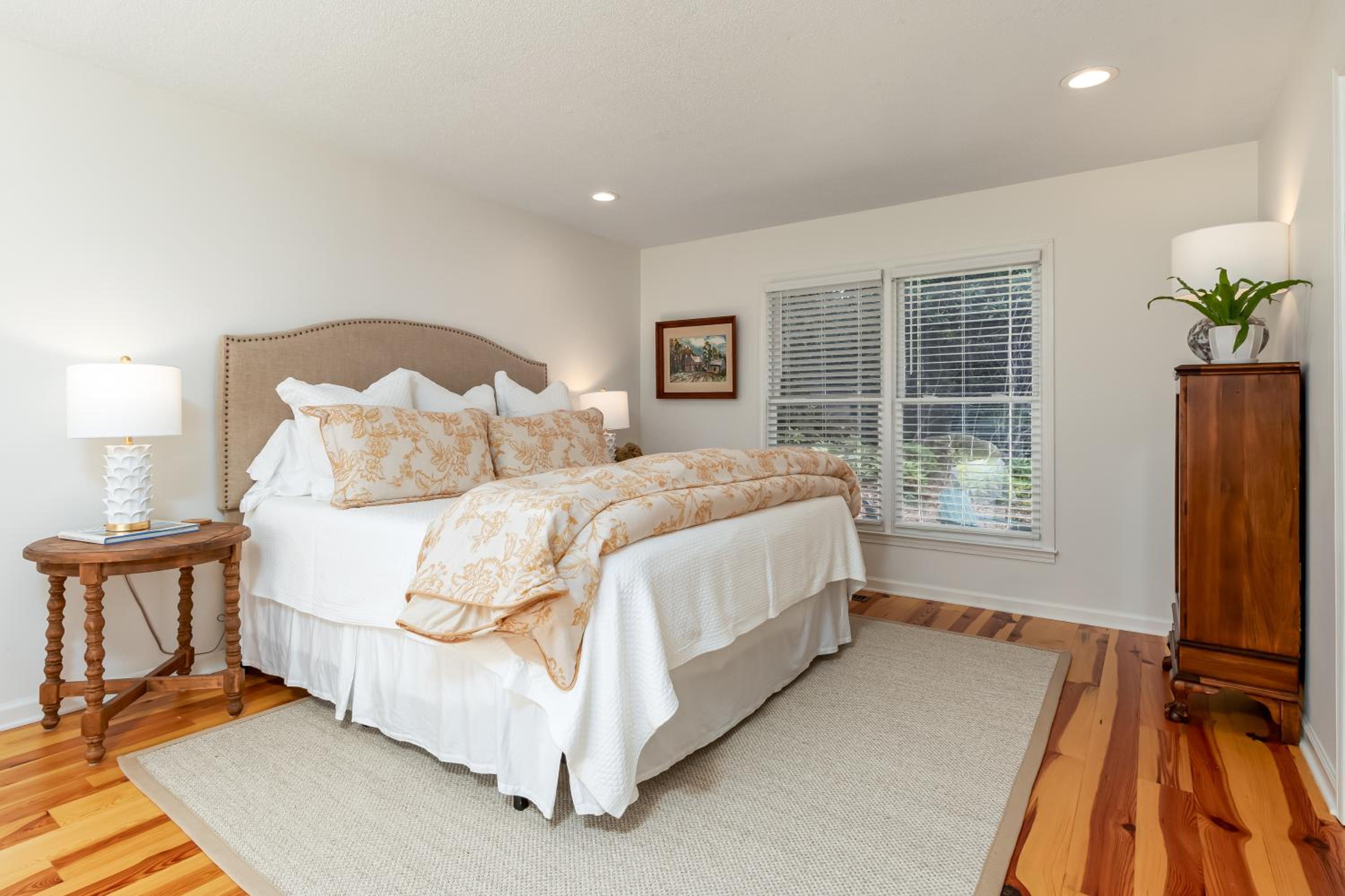 Three-Bedroom House photo 3
