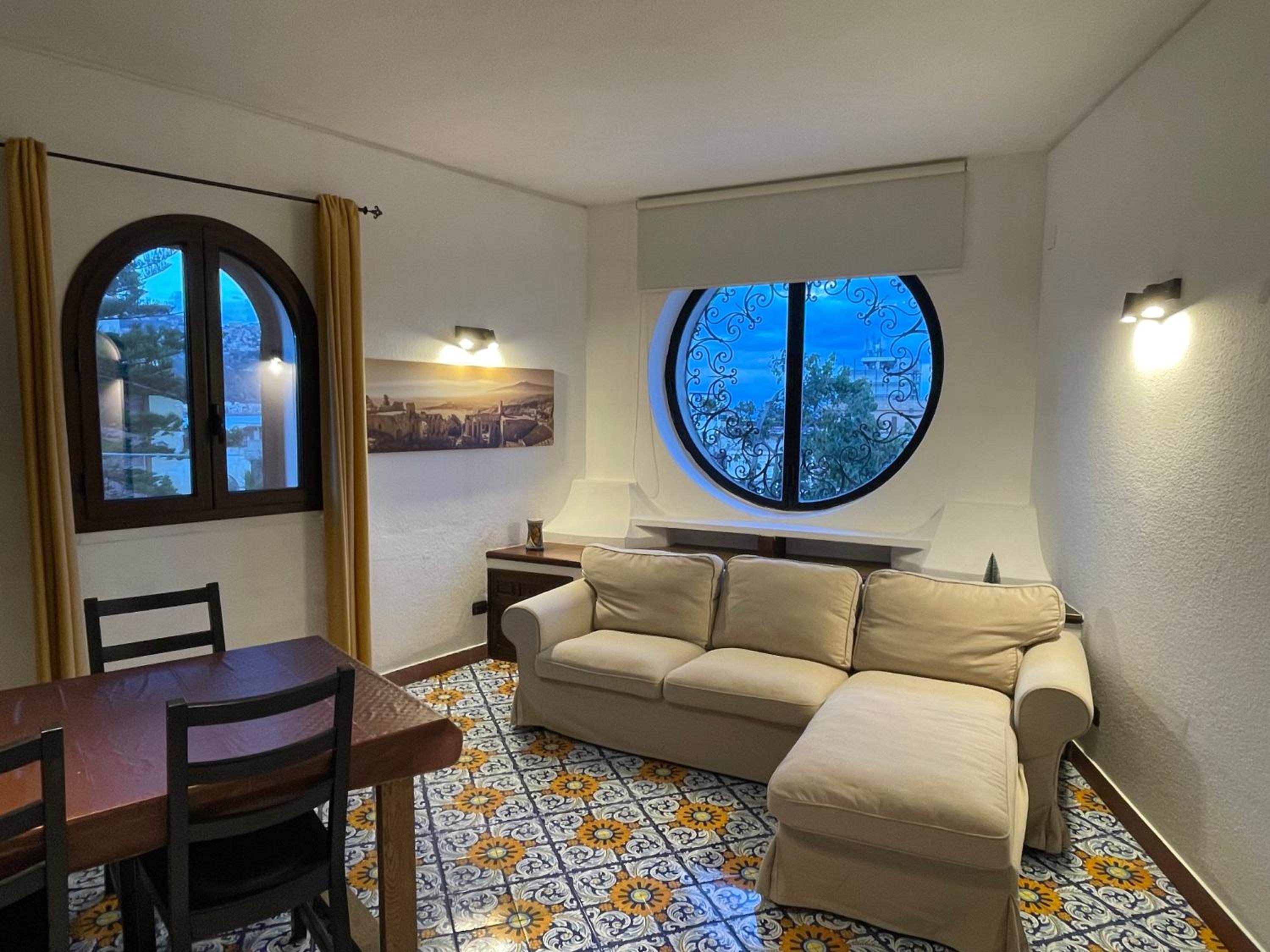Queen Suite with Pool View photo 1