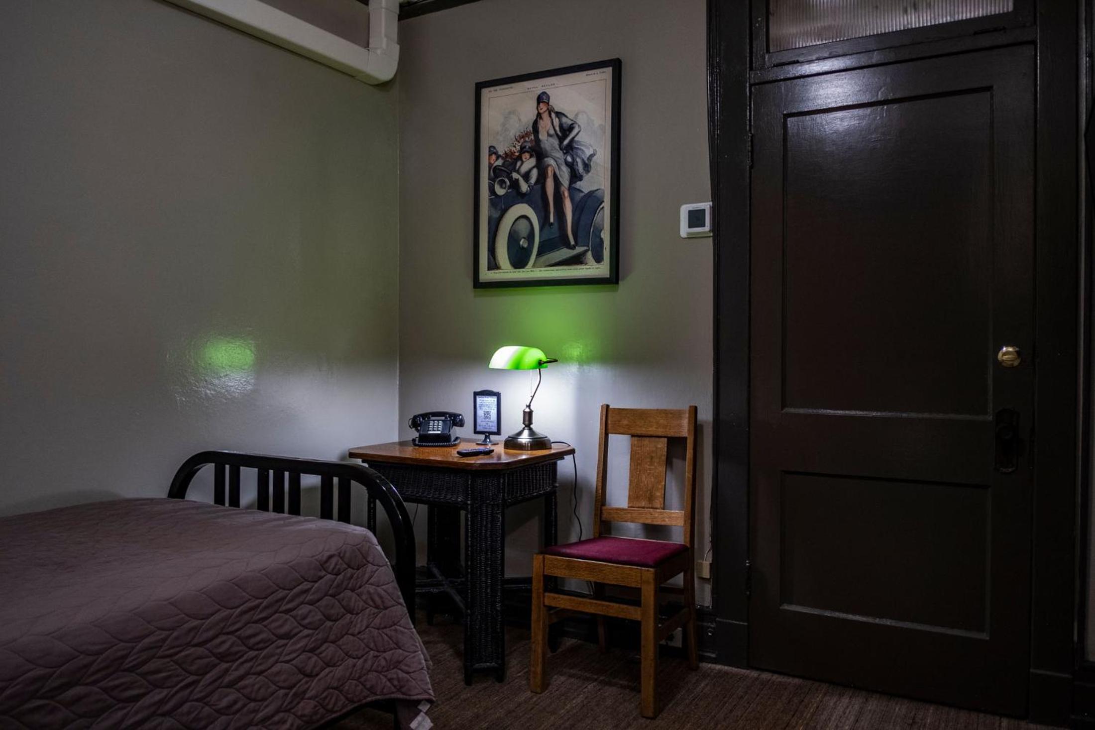Room with One Single Bed  with Shared Bathroom photo 1
