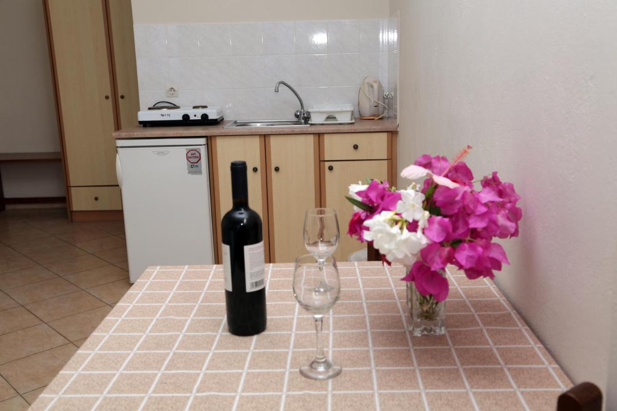 Studio (2 Adults) photo 2