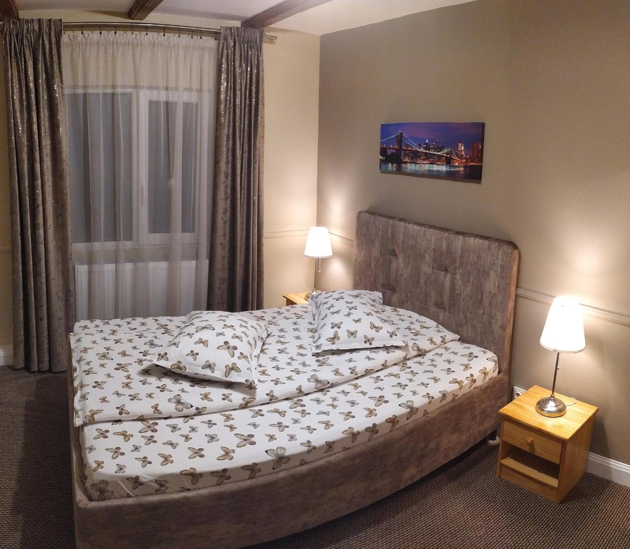 Queen Room photo 1