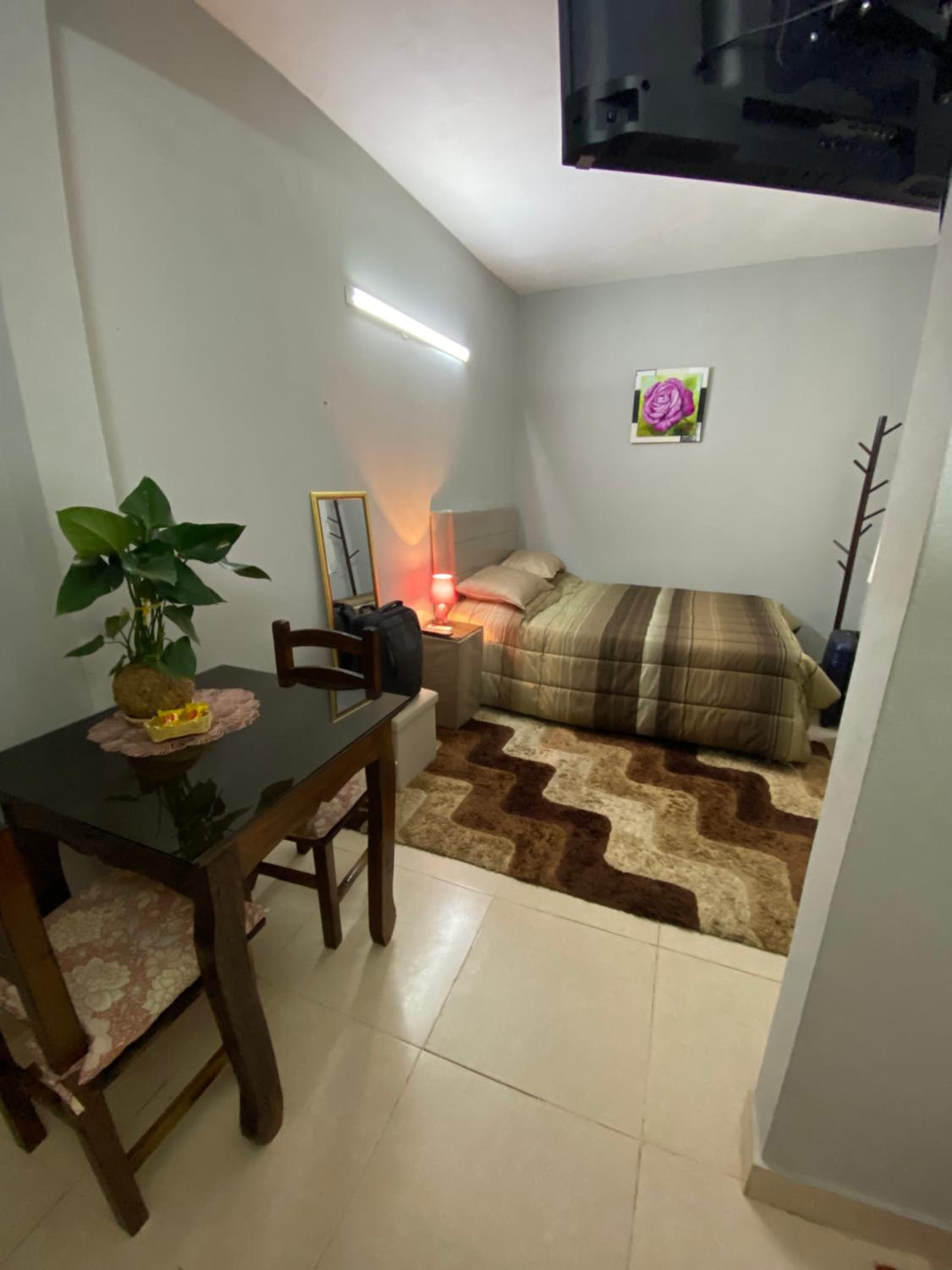 One-Bedroom Apartment photo 1