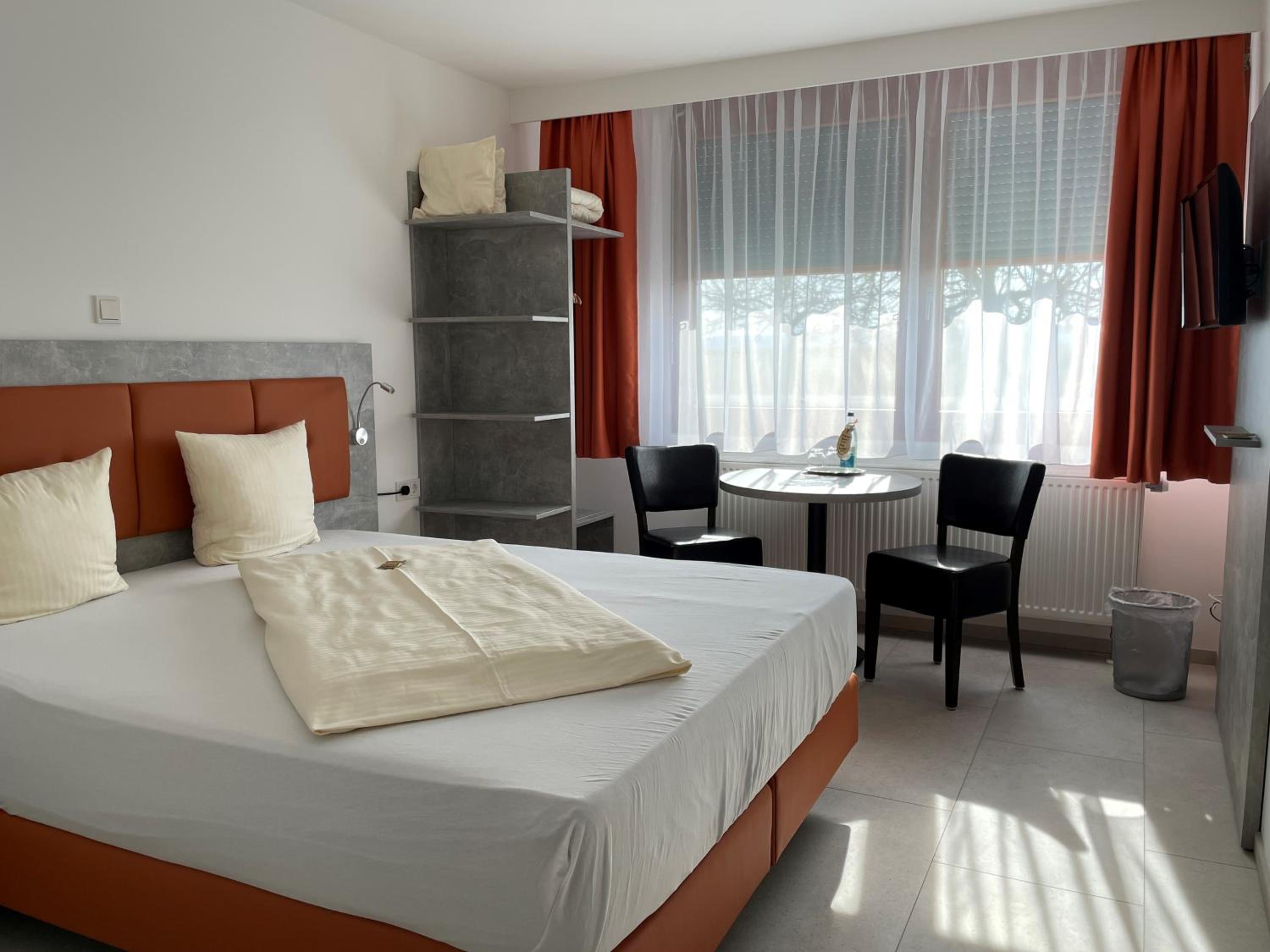 Double Room - Photo 7