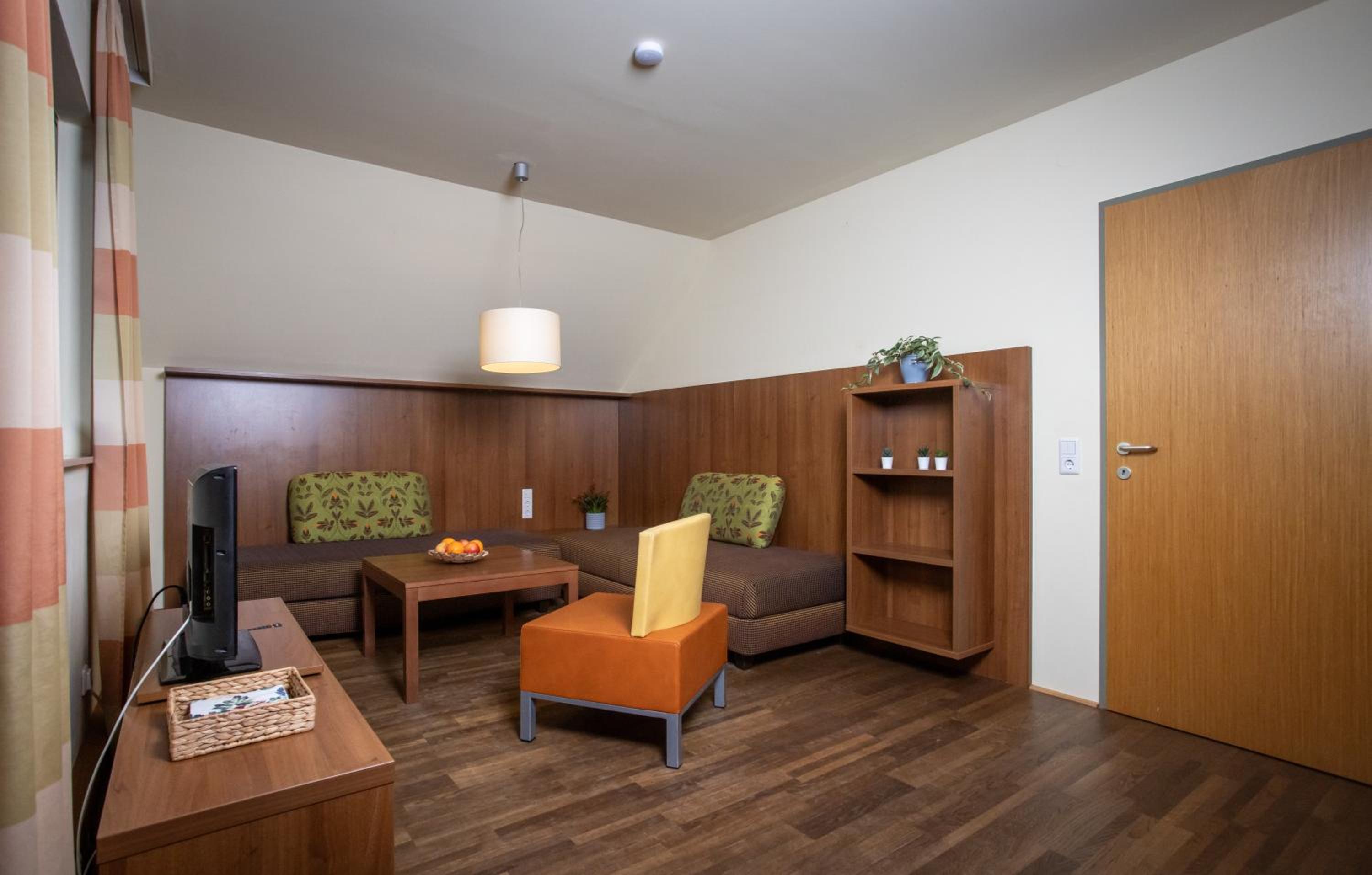 One-Bedroom Apartment photo 1