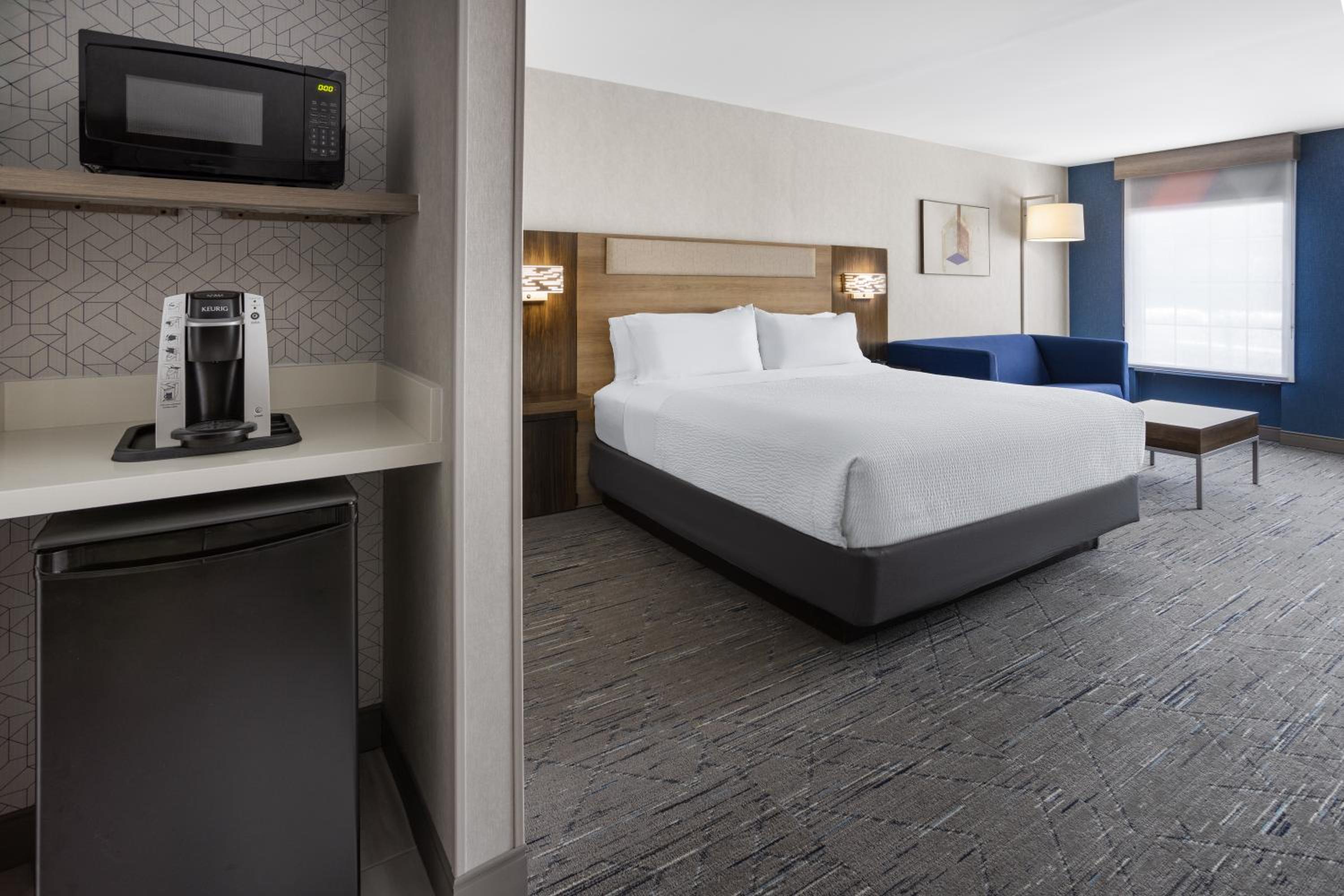 King Suite with Sofa Bed - Communications Accessible photo 2