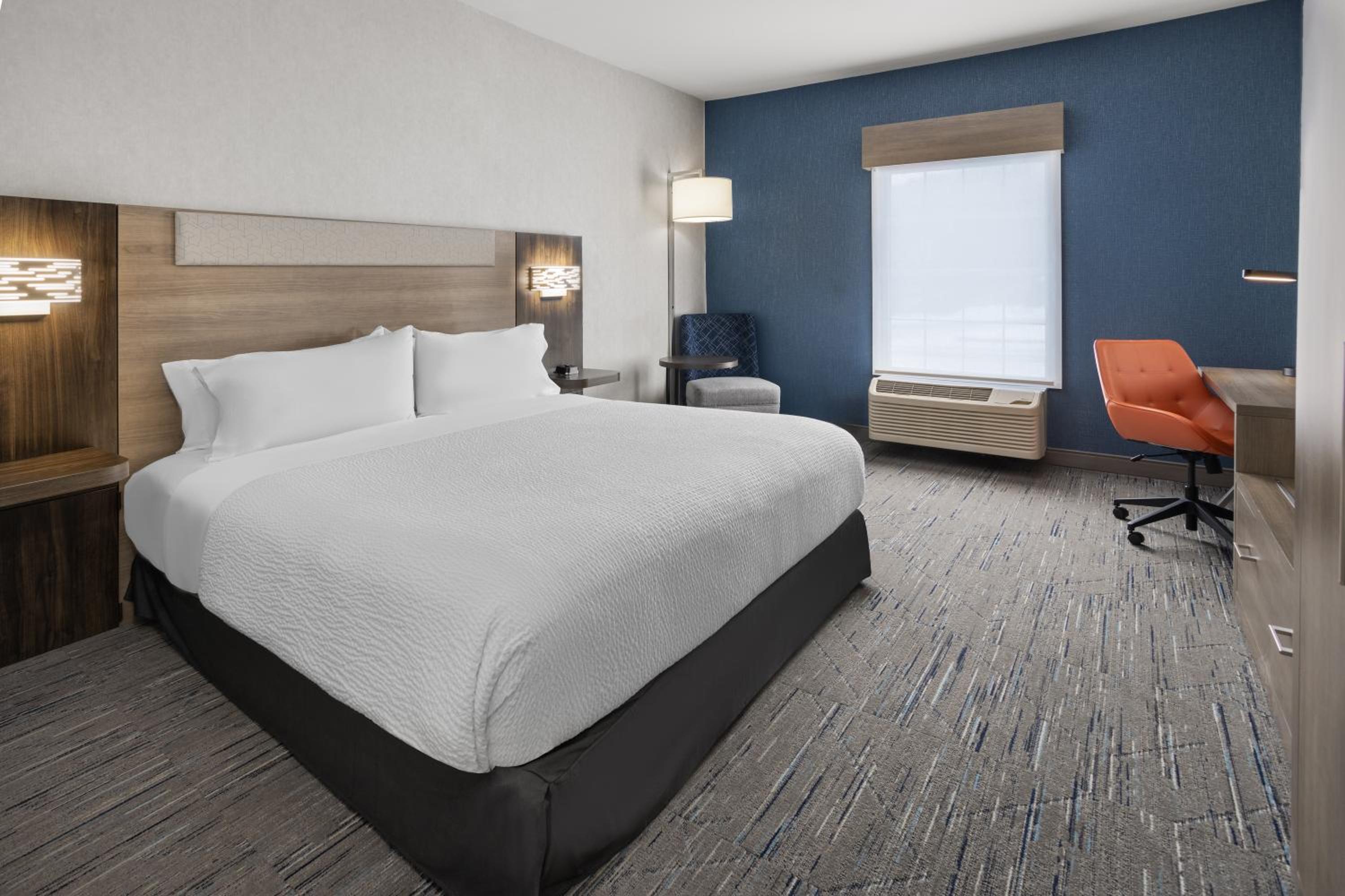 King Room with Roll-In Shower - Communication Mobility Accessible photo 1
