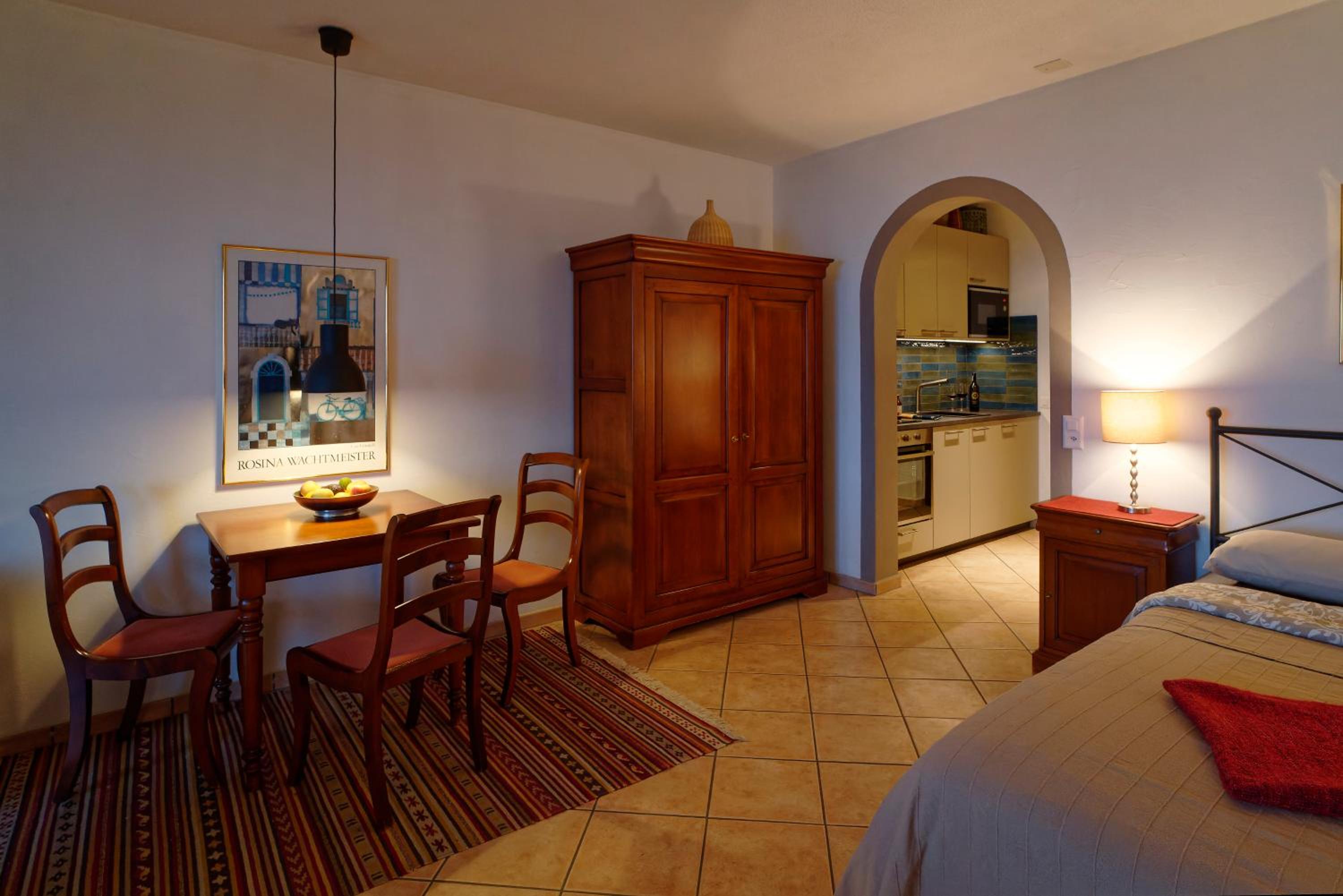 One-Bedroom Apartment photo 1