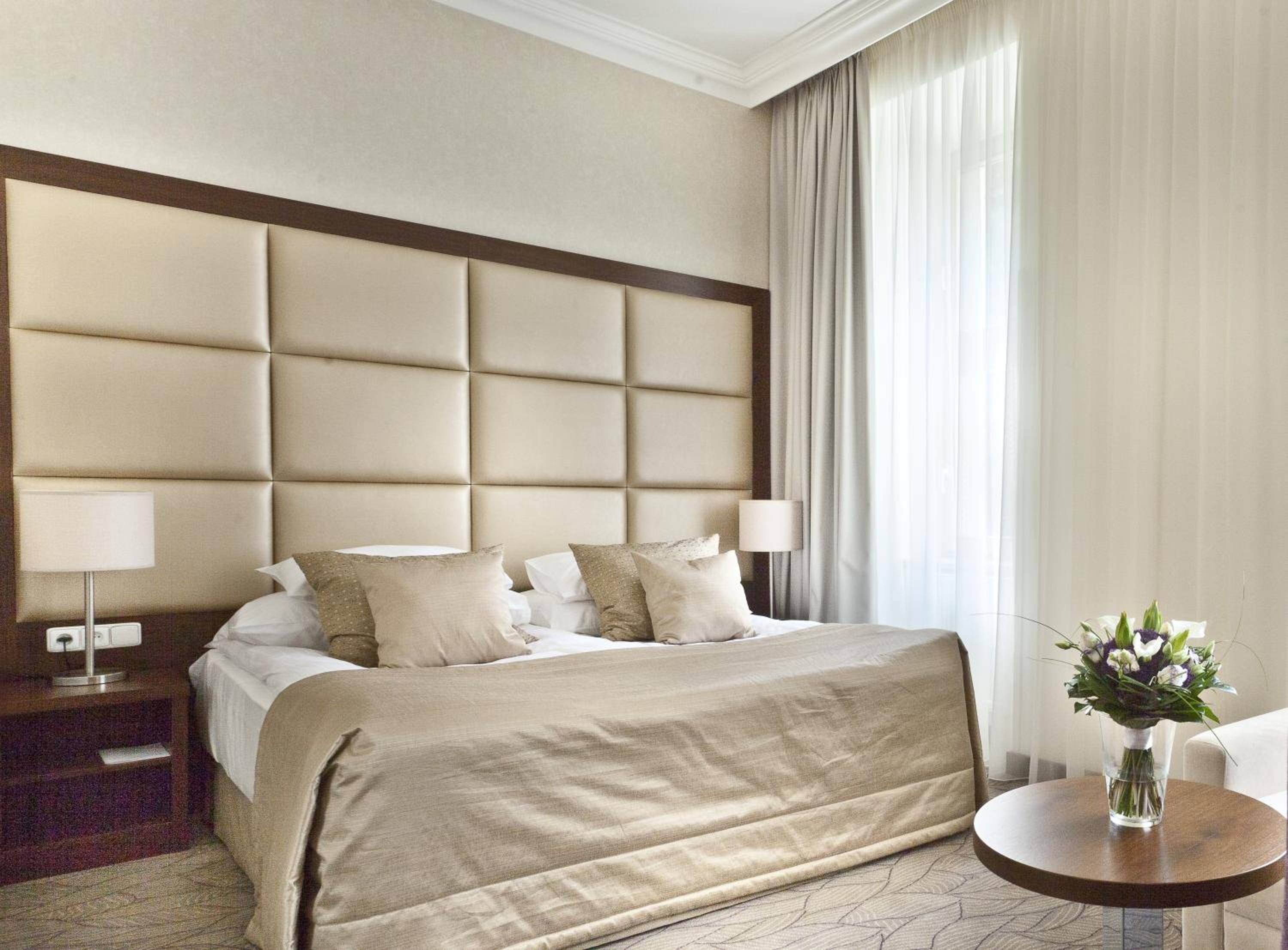Deluxe Room with Sukkot full meal package